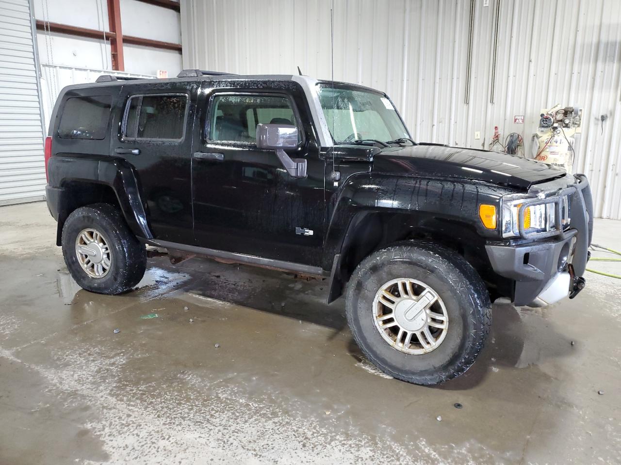 Photo 3 VIN: 5GTEN33EX88187639 - HUMMER H3 