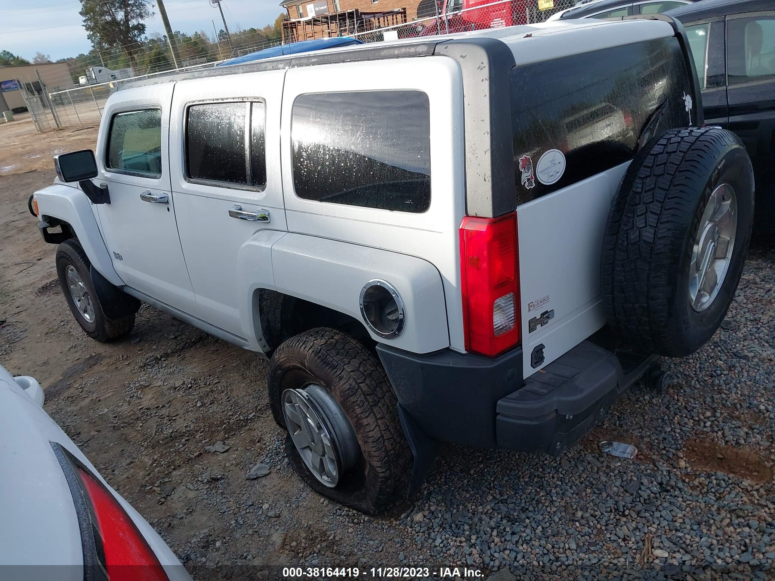 Photo 2 VIN: 5GTEN43E088185243 - HUMMER H3 