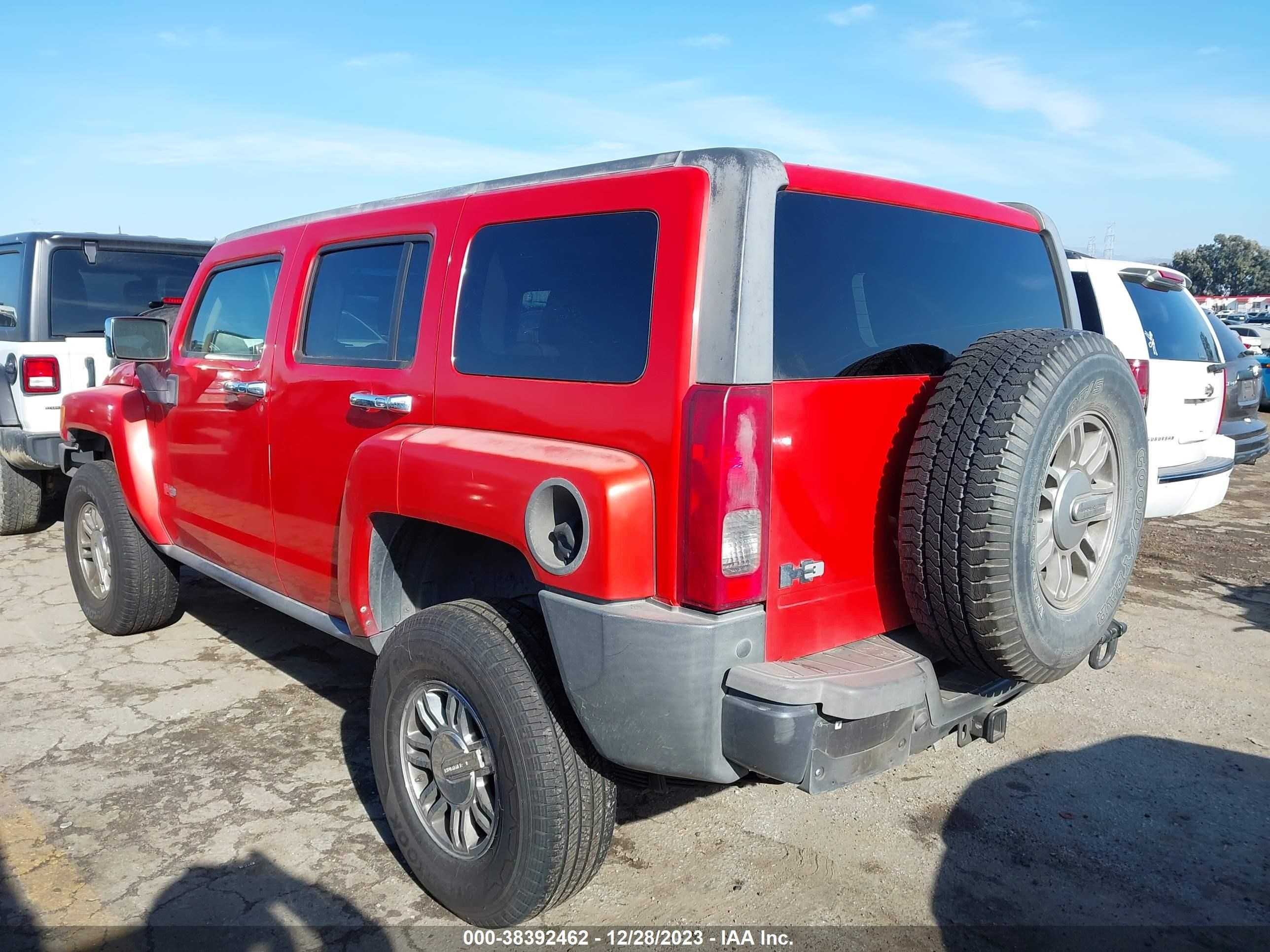 Photo 2 VIN: 5GTEN63L888201781 - HUMMER H3 