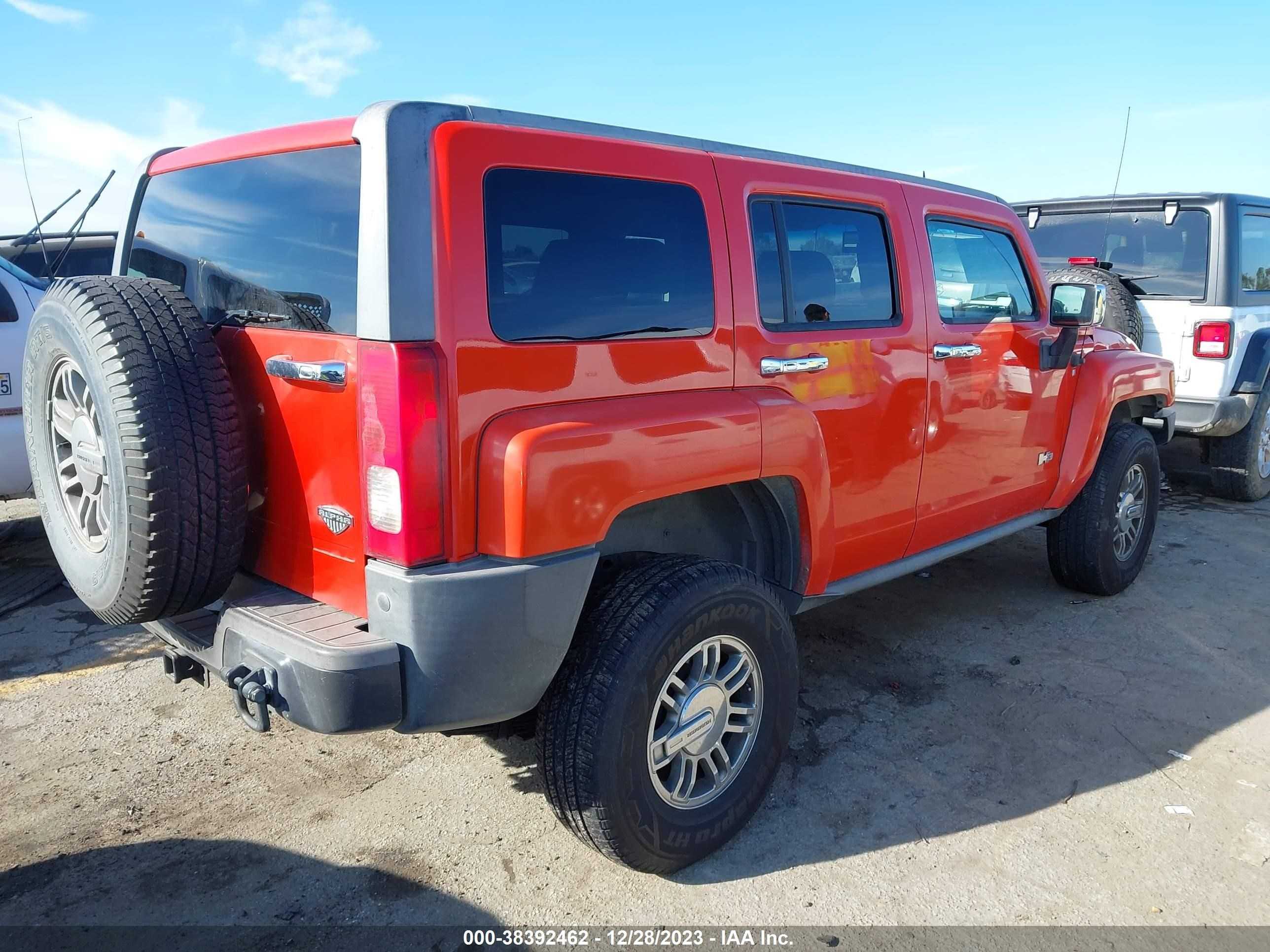 Photo 3 VIN: 5GTEN63L888201781 - HUMMER H3 