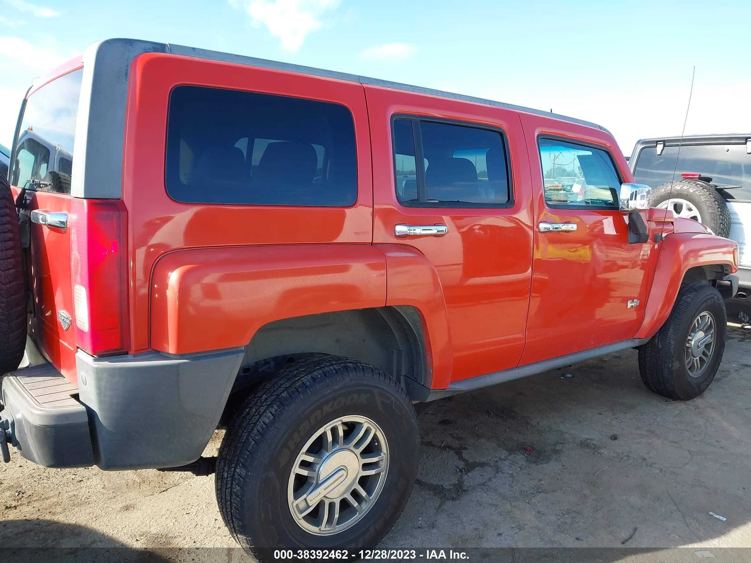 Photo 5 VIN: 5GTEN63L888201781 - HUMMER H3 