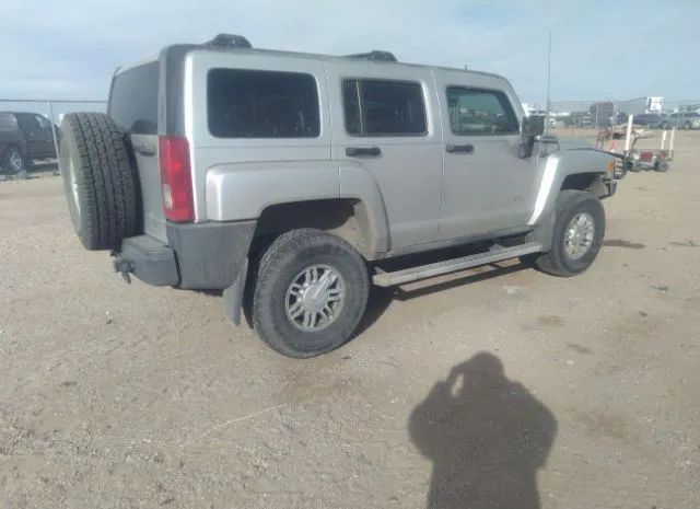 Photo 3 VIN: 5GTMNGEE2A8115789 - HUMMER H3 SUV 