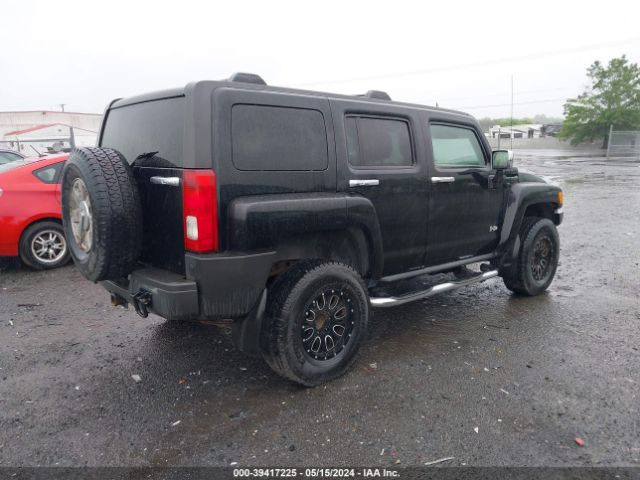 Photo 3 VIN: 5GTMNGEE4A8120279 - HUMMER H3 SUV 