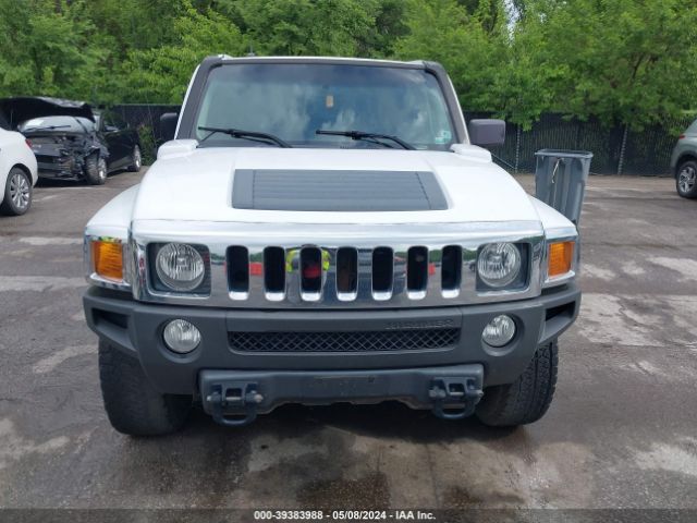 Photo 5 VIN: 5GTMNGEE9A8139149 - HUMMER H3 SUV 