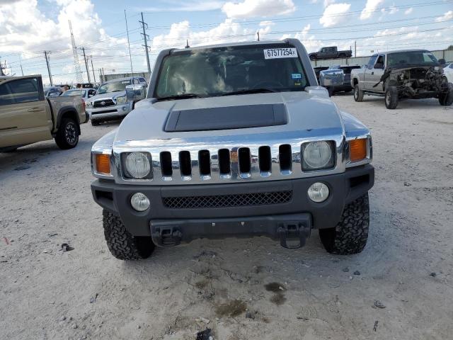 Photo 4 VIN: 5GTMNJEE9A8139925 - HUMMER H3 LUXURY 