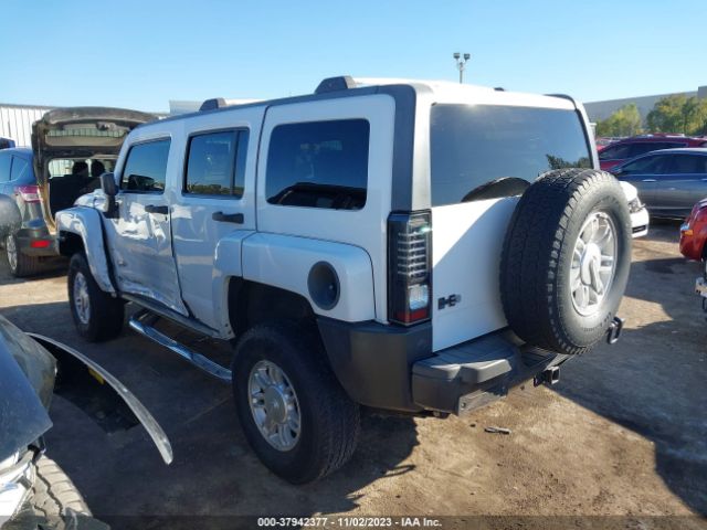 Photo 2 VIN: 5GTMNJEEXA8137441 - HUMMER H3 SUV 