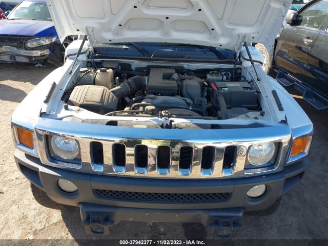 Photo 9 VIN: 5GTMNJEEXA8137441 - HUMMER H3 SUV 