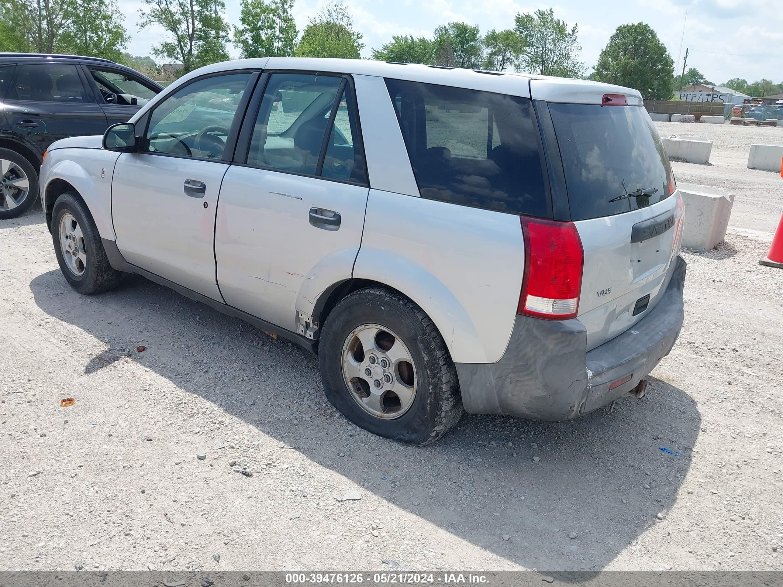 Photo 2 VIN: 5GZCZ23D53S825522 - SATURN VUE 