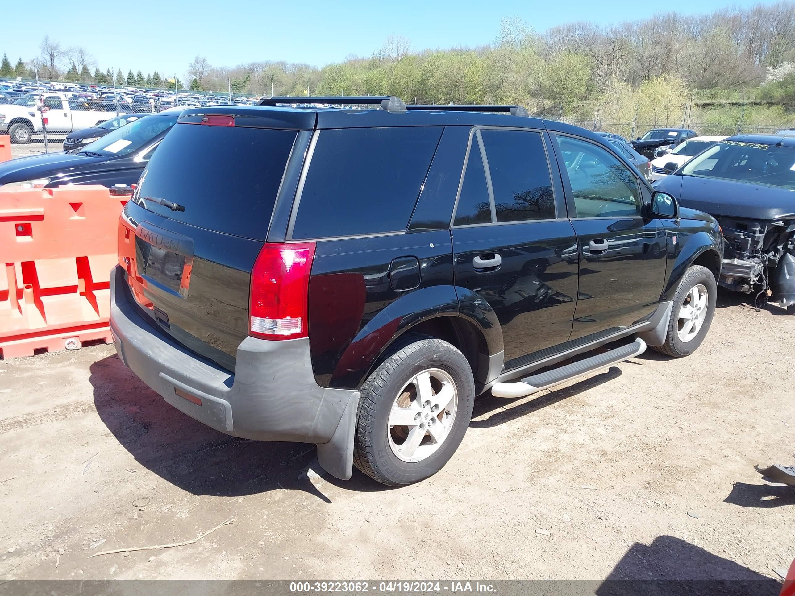 Photo 3 VIN: 5GZCZ23D95S859613 - SATURN VUE 