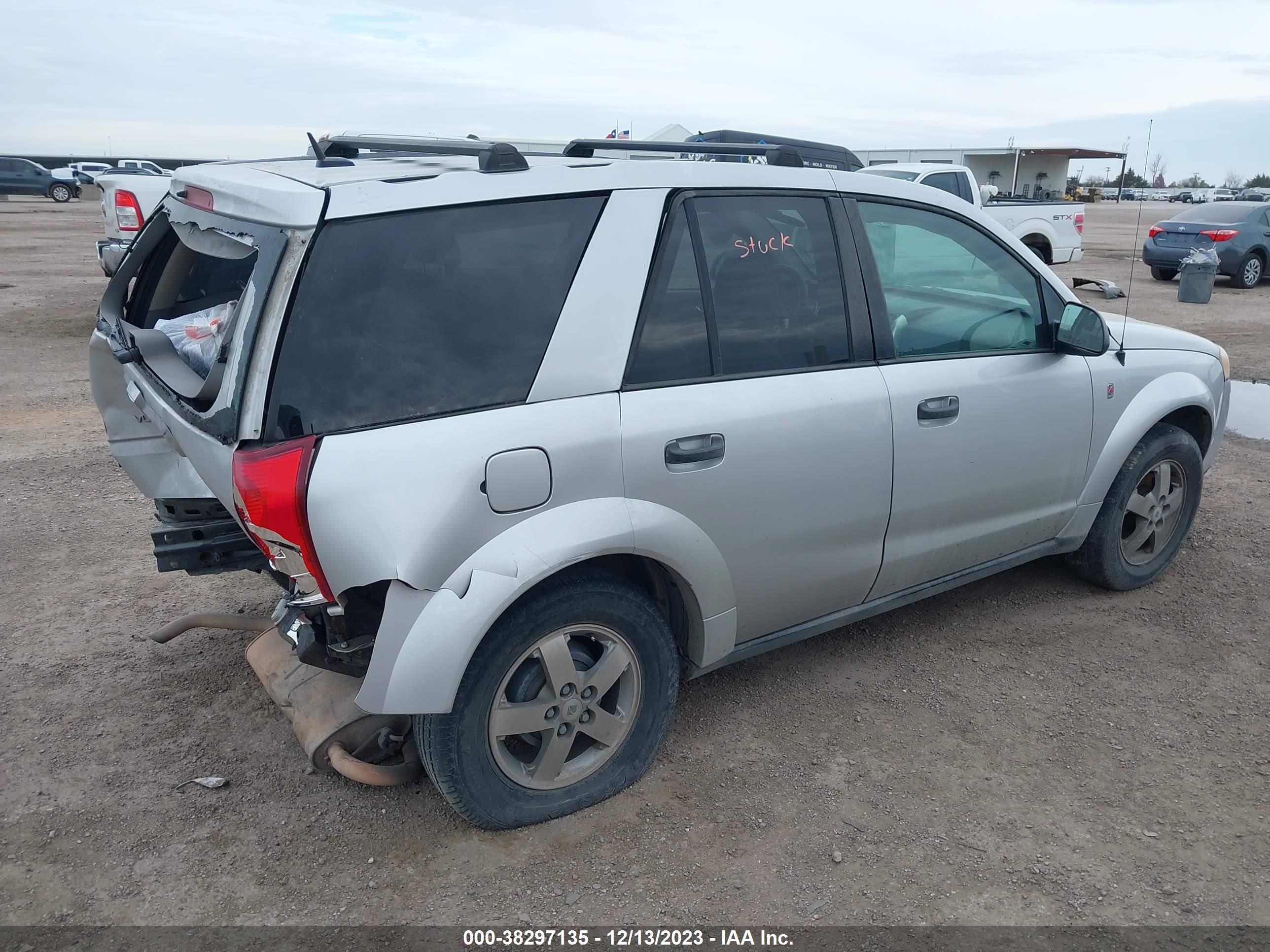 Photo 4 VIN: 5GZCZ33D36S856925 - SATURN VUE 