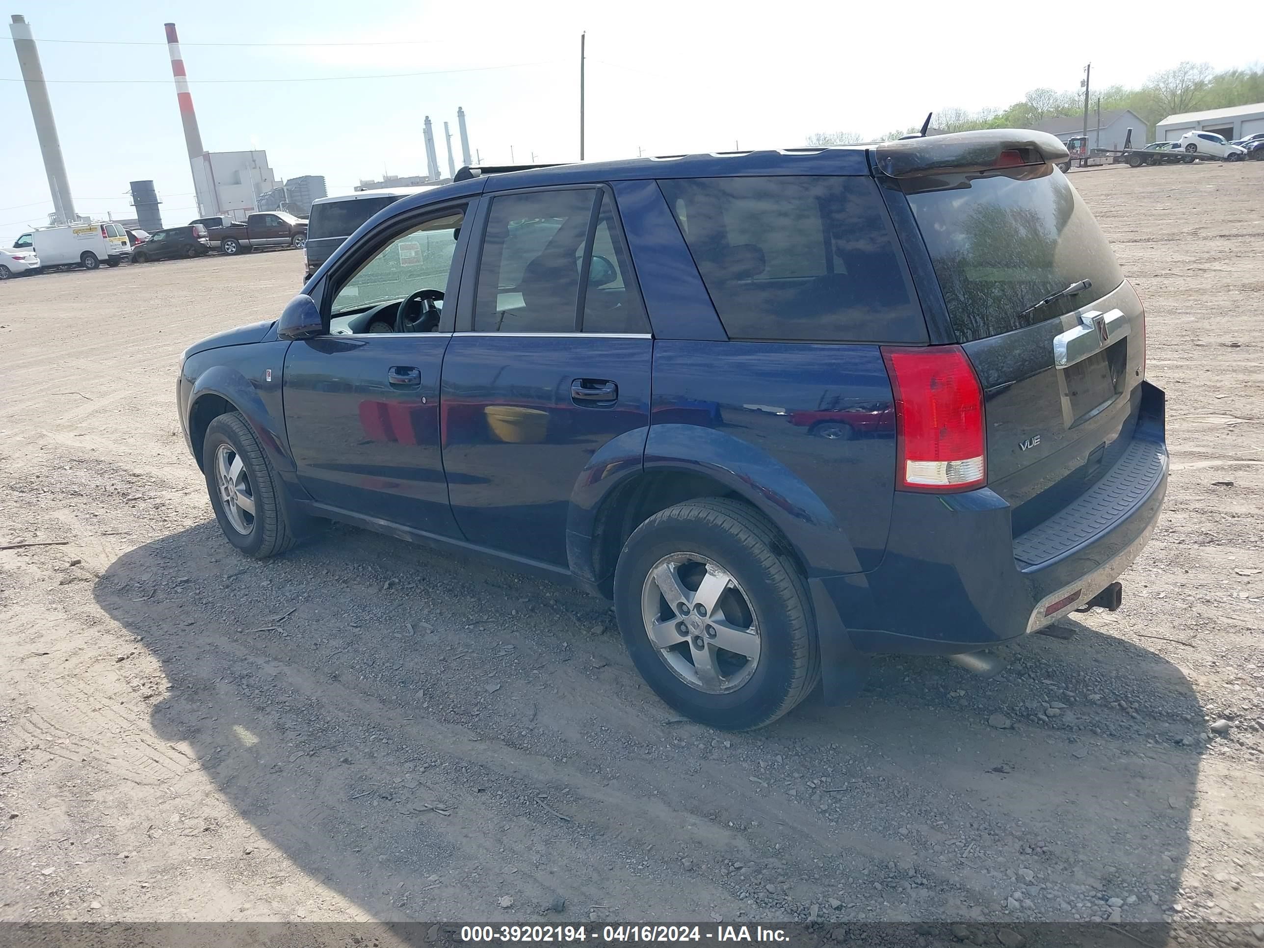 Photo 2 VIN: 5GZCZ534X7S880328 - SATURN VUE 