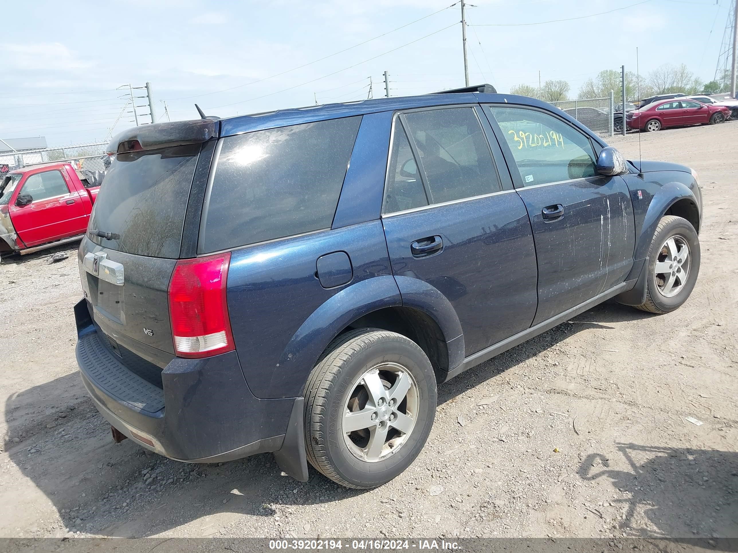 Photo 3 VIN: 5GZCZ534X7S880328 - SATURN VUE 