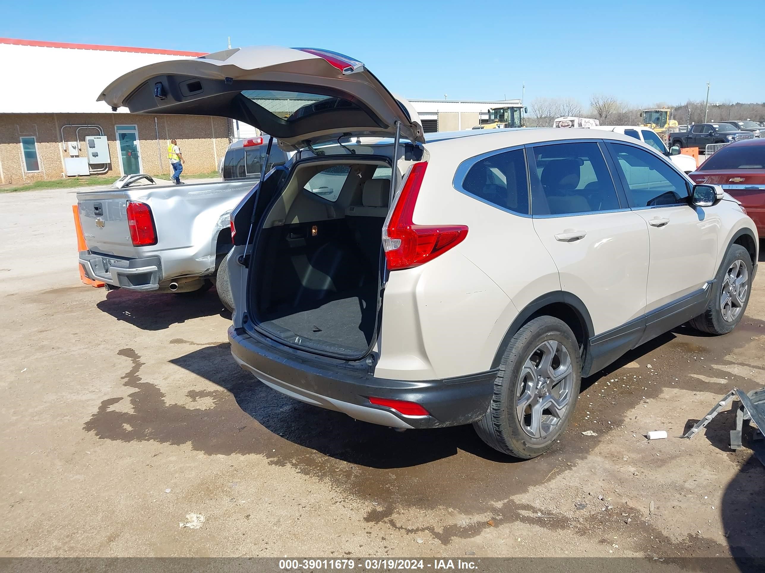 Photo 3 VIN: 5J6RW1H59JL011228 - HONDA CR-V 