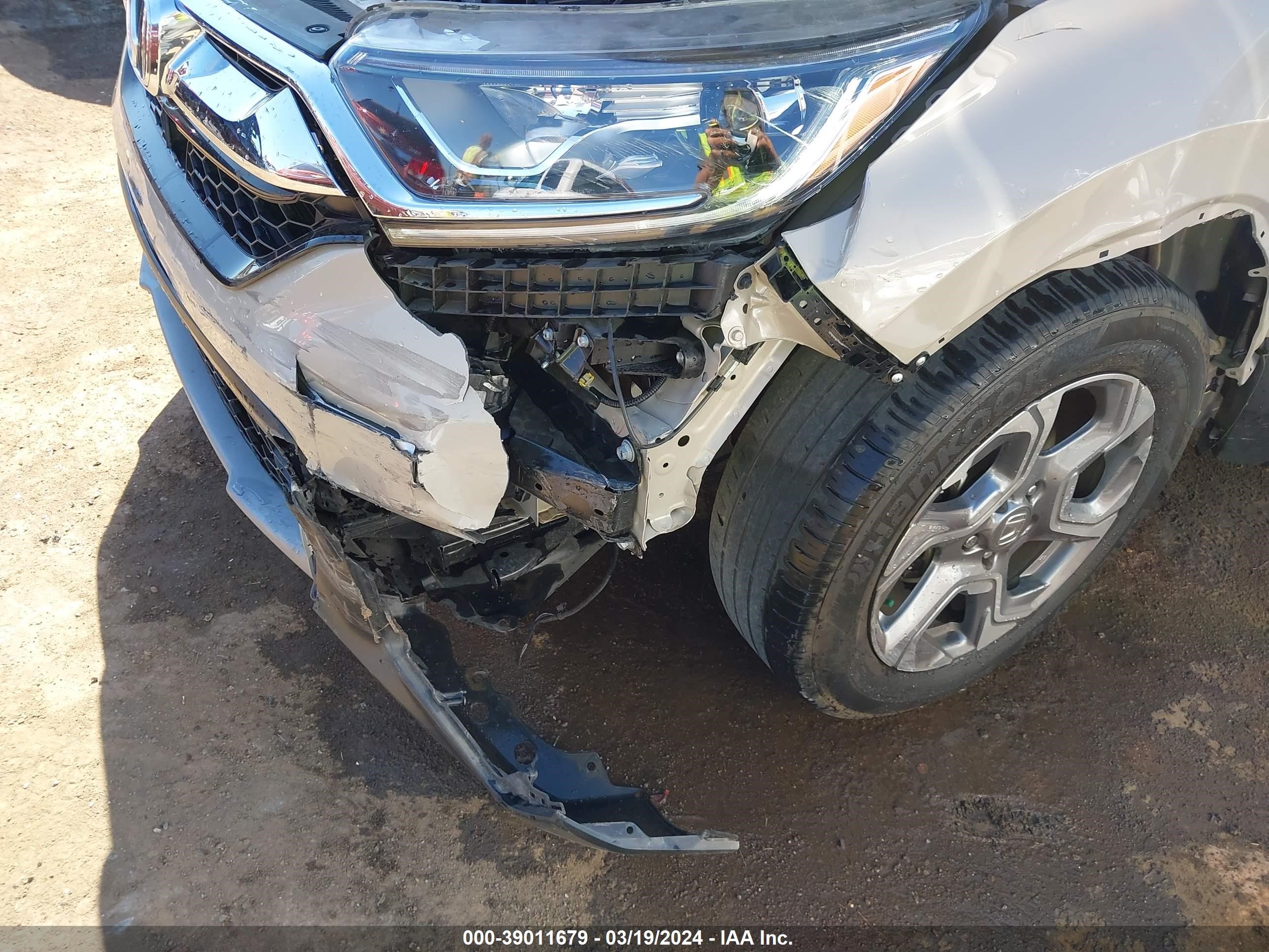 Photo 5 VIN: 5J6RW1H59JL011228 - HONDA CR-V 