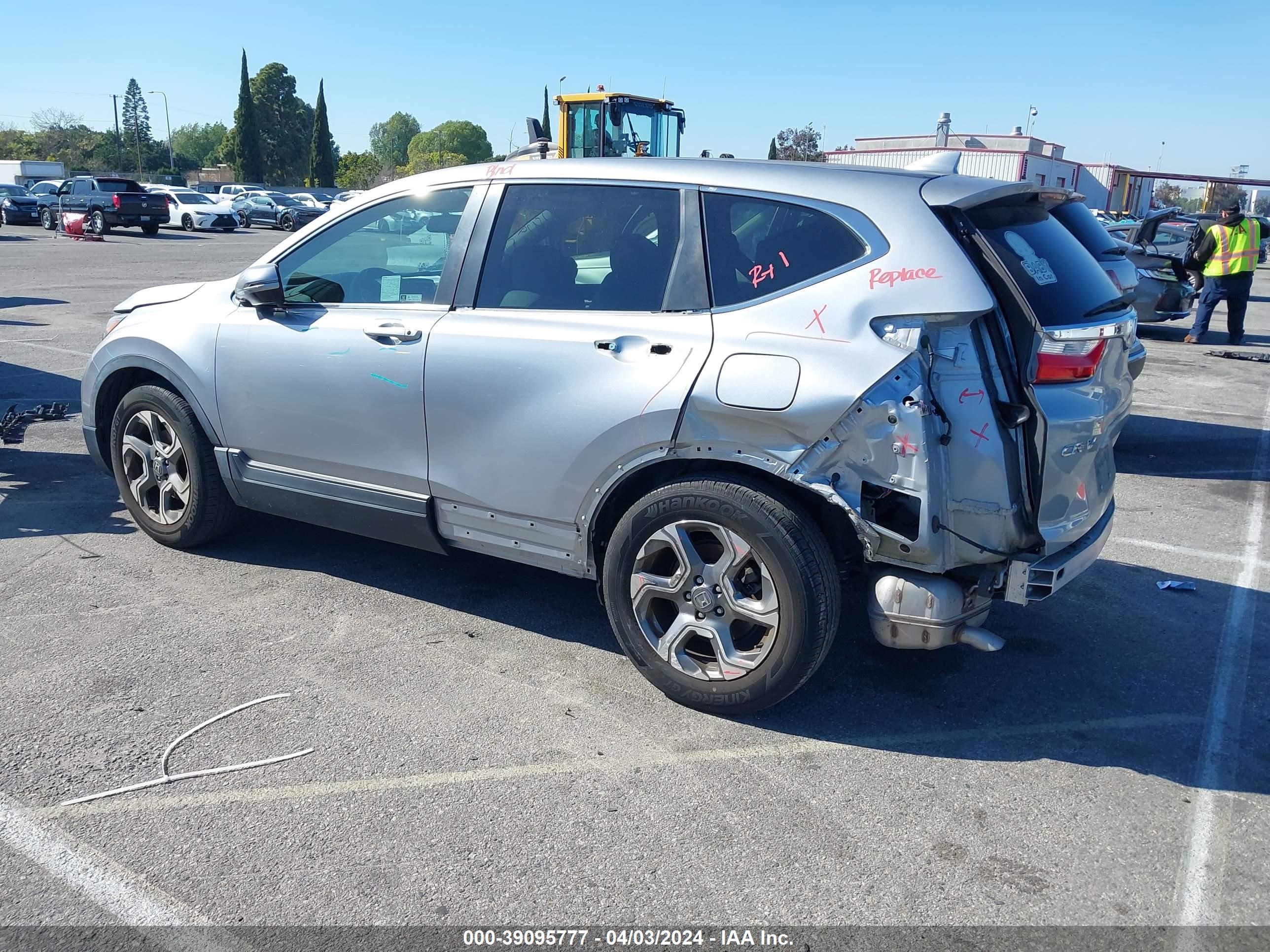 Photo 2 VIN: 5J6RW1H86JA003884 - HONDA CR-V 