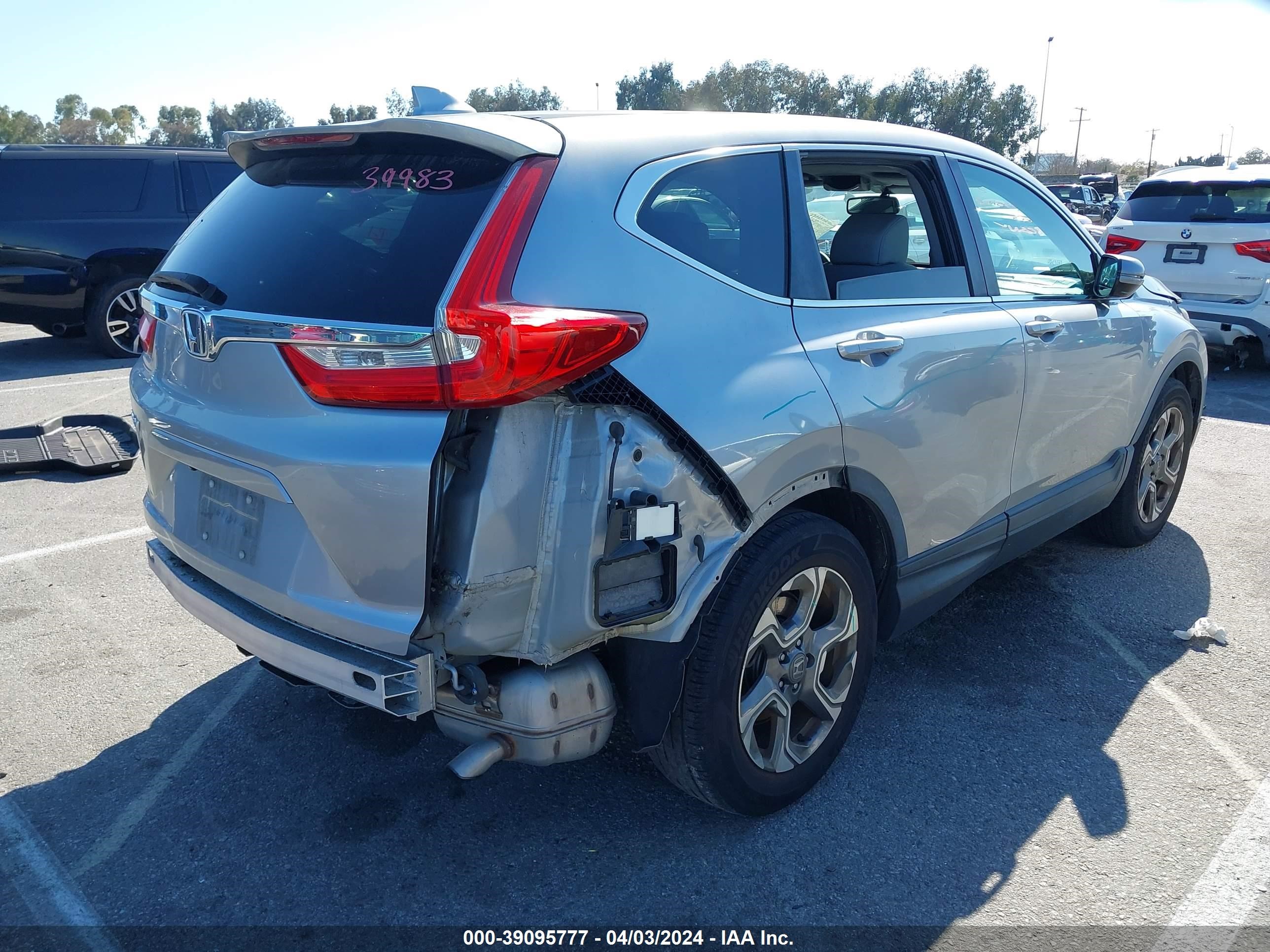 Photo 3 VIN: 5J6RW1H86JA003884 - HONDA CR-V 