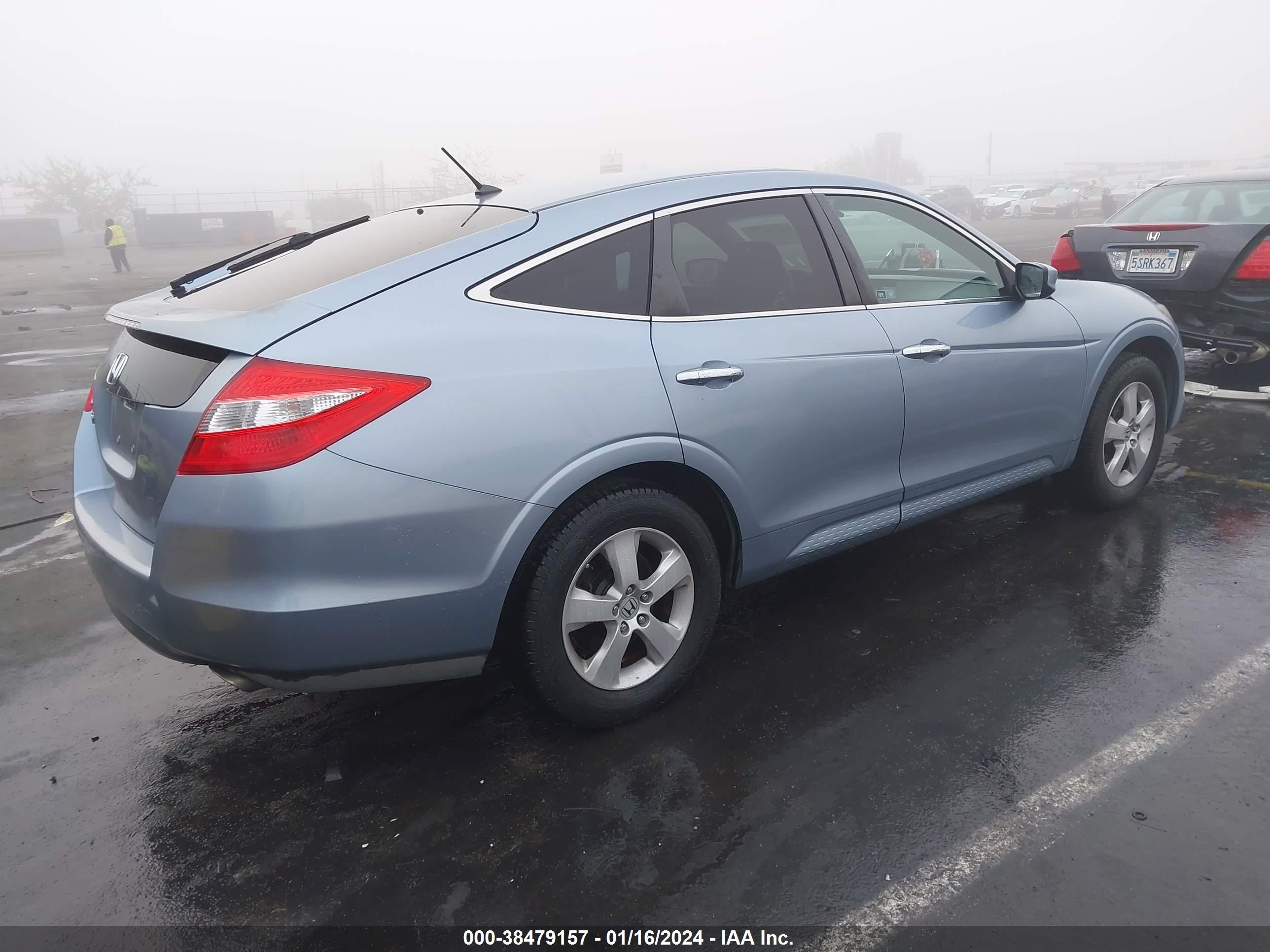 Photo 3 VIN: 5J6TF1H32AL010331 - HONDA ACCORD 