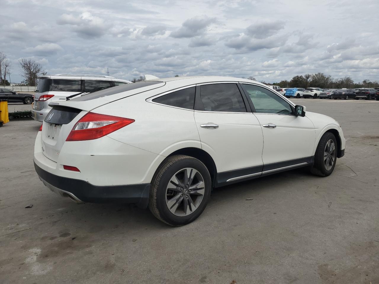 Photo 2 VIN: 5J6TF1H32DL002282 - HONDA CROSSTOUR 