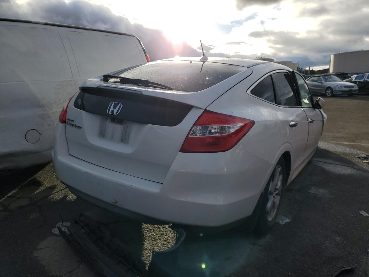 Photo 2 VIN: 5J6TF1H57AL003697 - HONDA ACCORD 