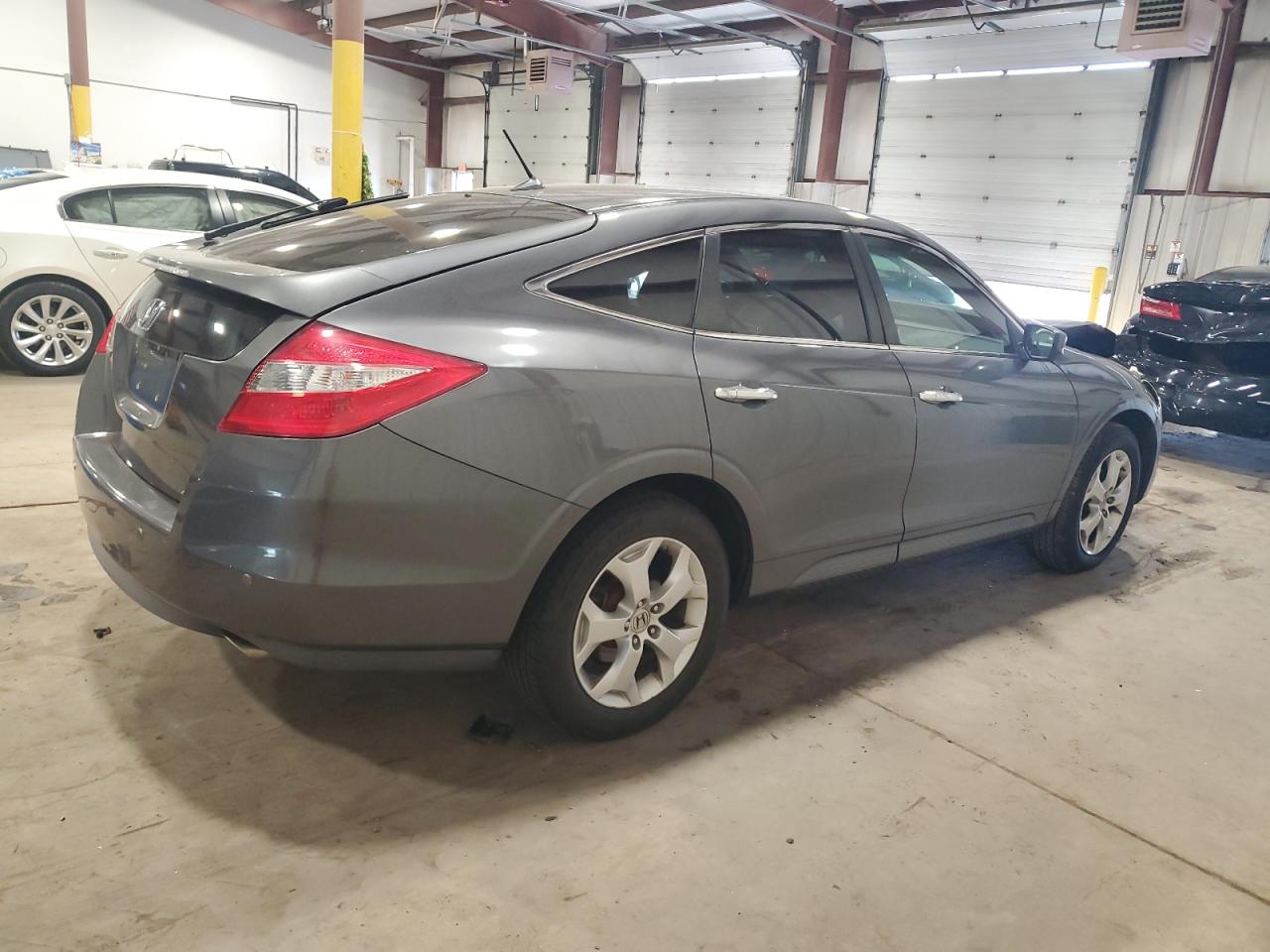 Photo 2 VIN: 5J6TF2H51AL008092 - HONDA ACCORD 