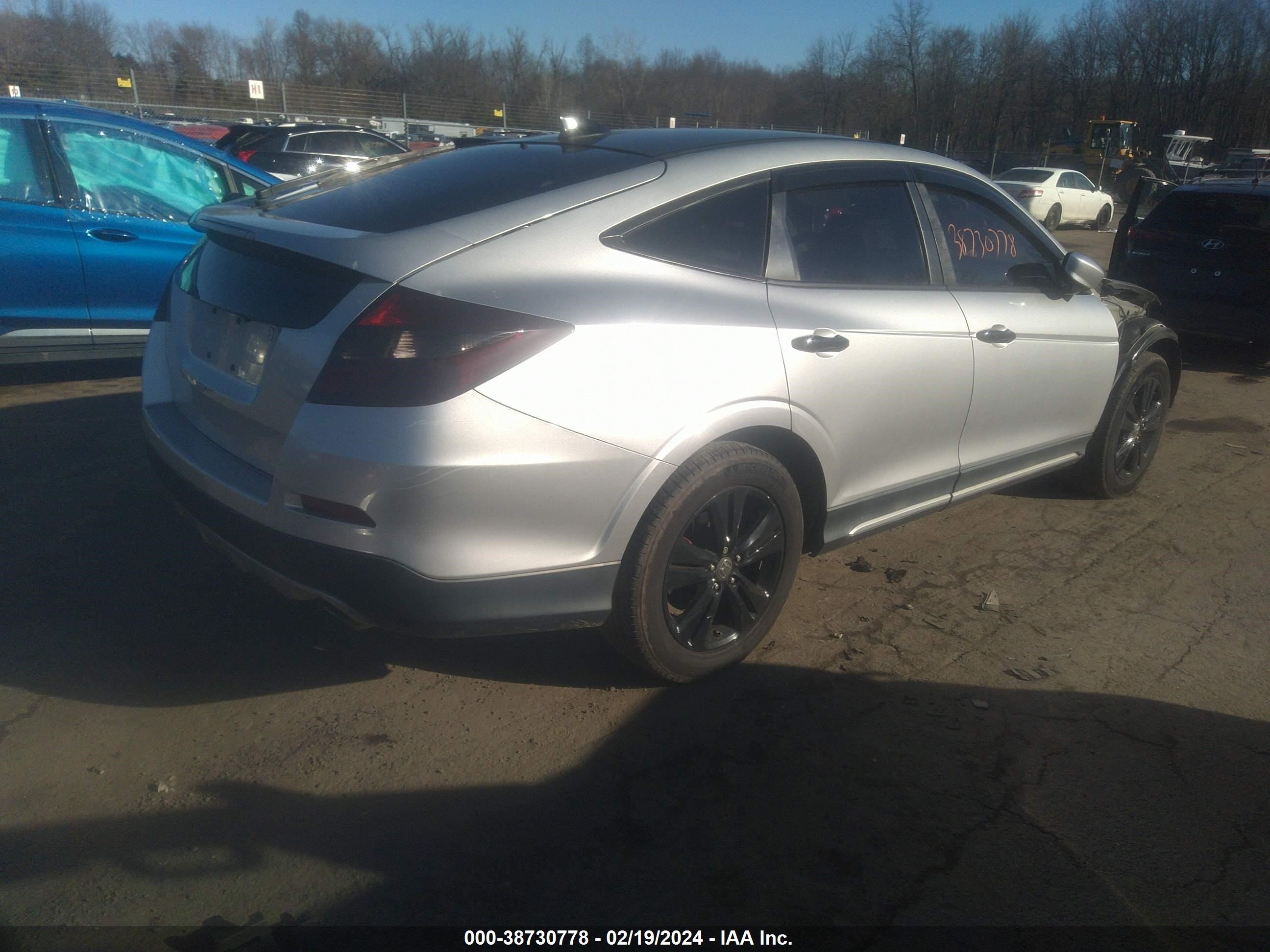 Photo 3 VIN: 5J6TF2H53FL002740 - HONDA CROSSTOUR 