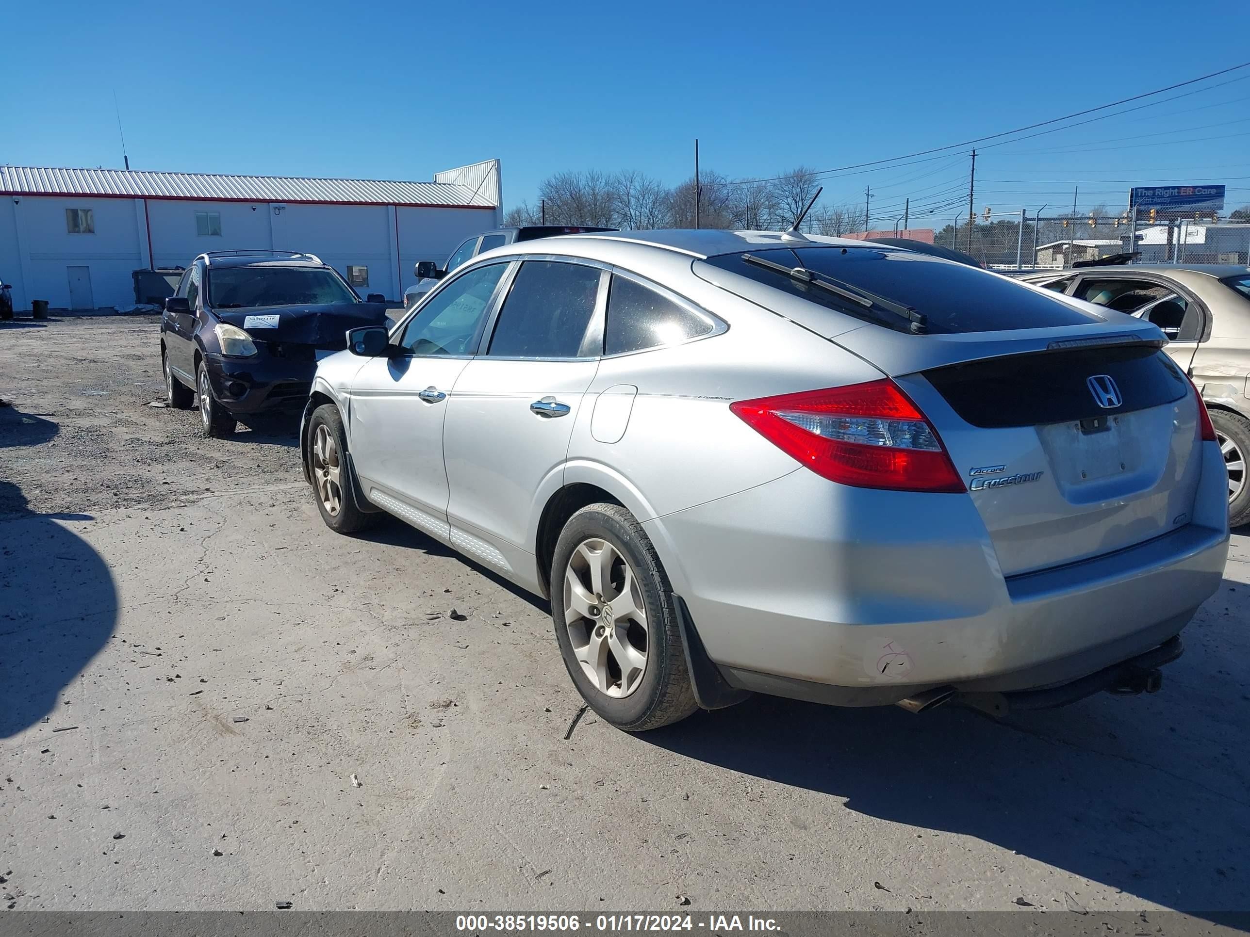 Photo 2 VIN: 5J6TF2H58AL004850 - HONDA ACCORD 