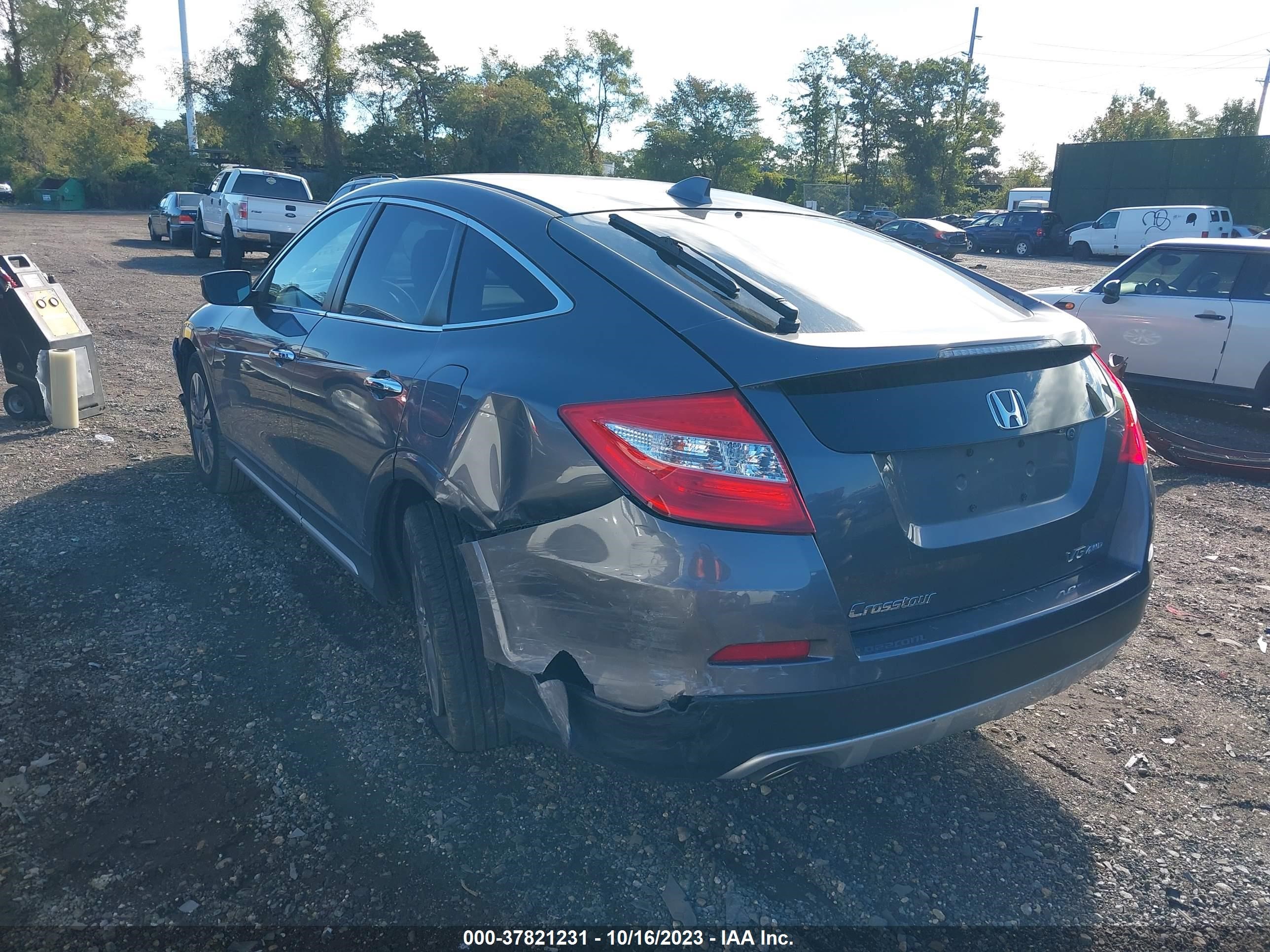 Photo 2 VIN: 5J6TF2H59FL001625 - HONDA CROSSTOUR 