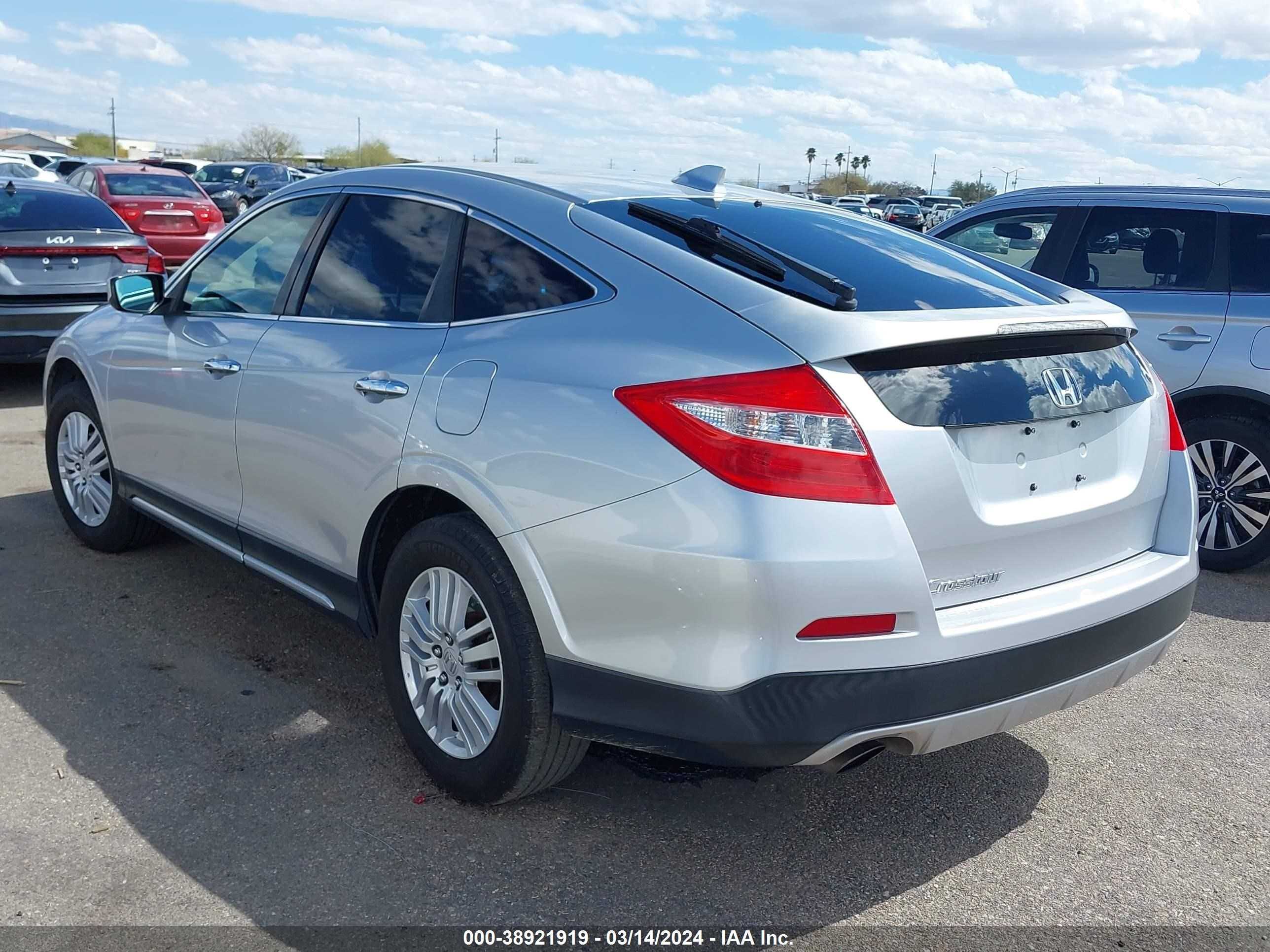 Photo 2 VIN: 5J6TF3H33DL002254 - HONDA CROSSTOUR 