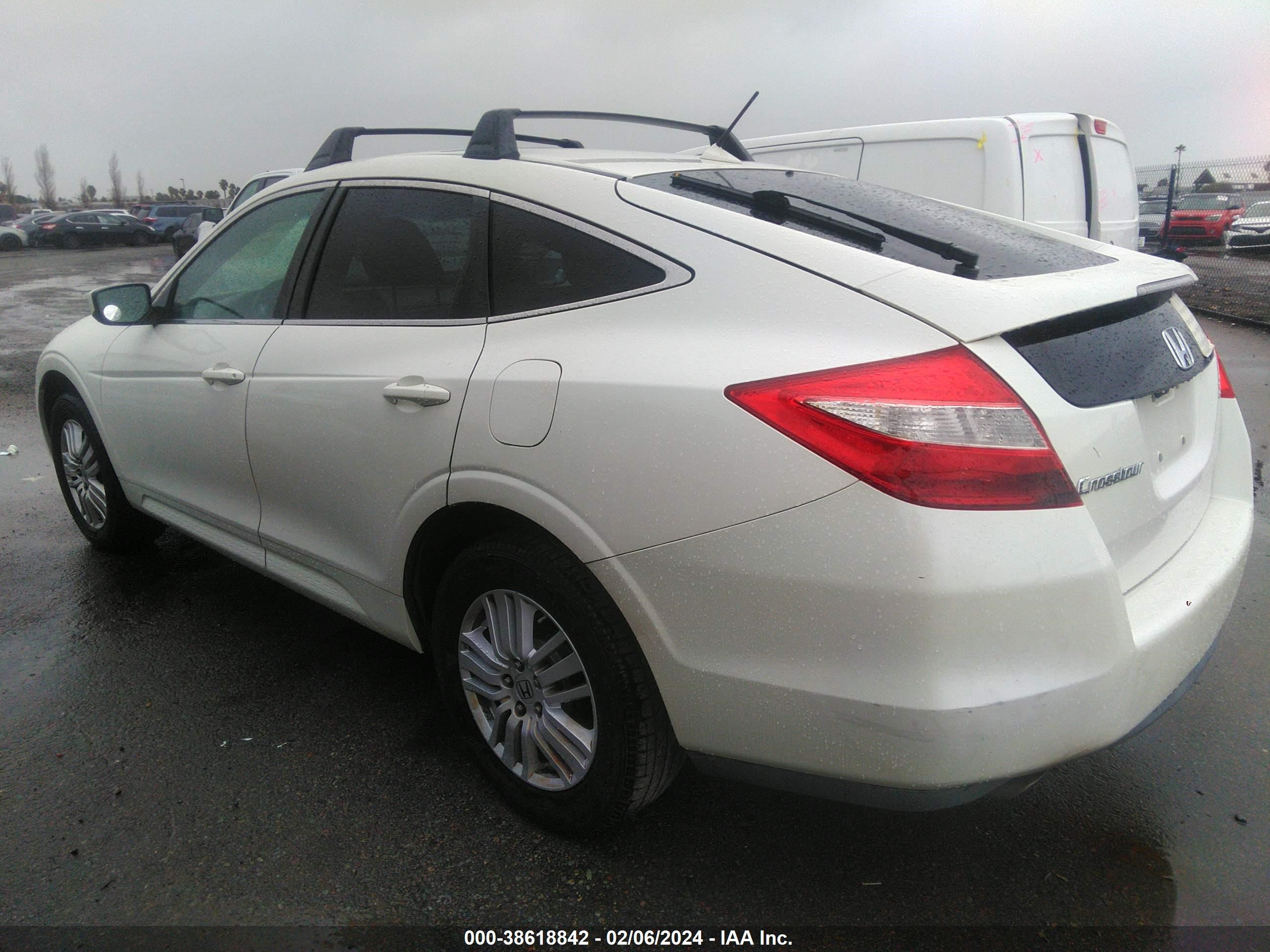 Photo 2 VIN: 5J6TF3H54CL005924 - HONDA CROSSTOUR 