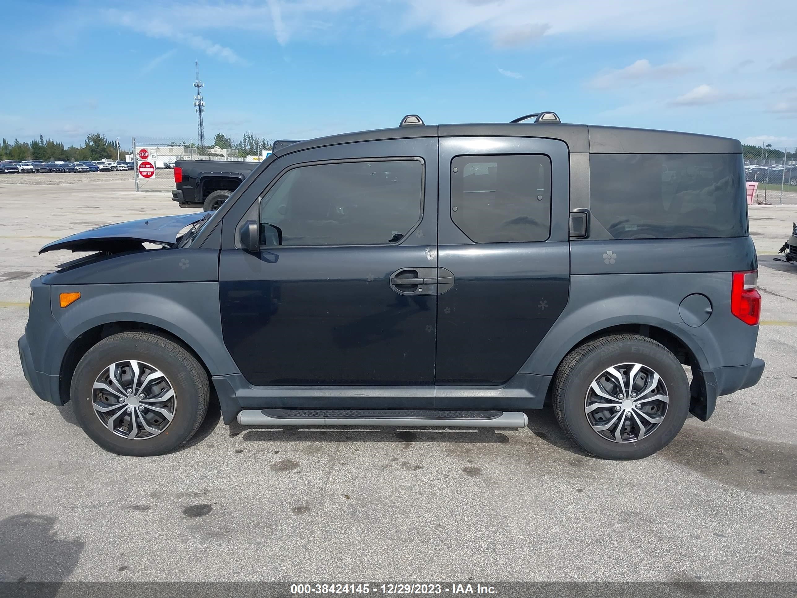 Photo 13 VIN: 5J6YH183X6L016708 - HONDA ELEMENT 