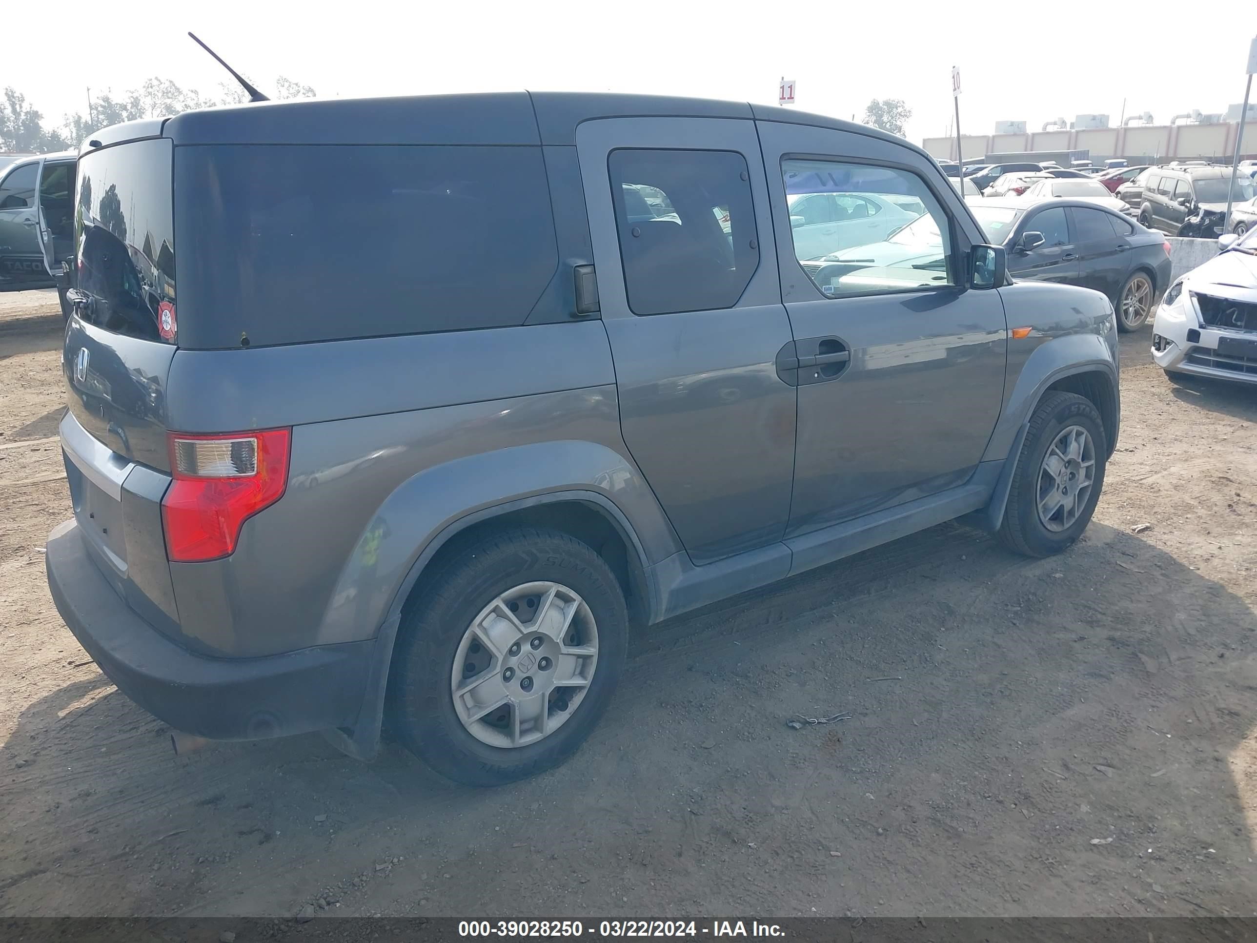 Photo 3 VIN: 5J6YH1H31BL001718 - HONDA ELEMENT 