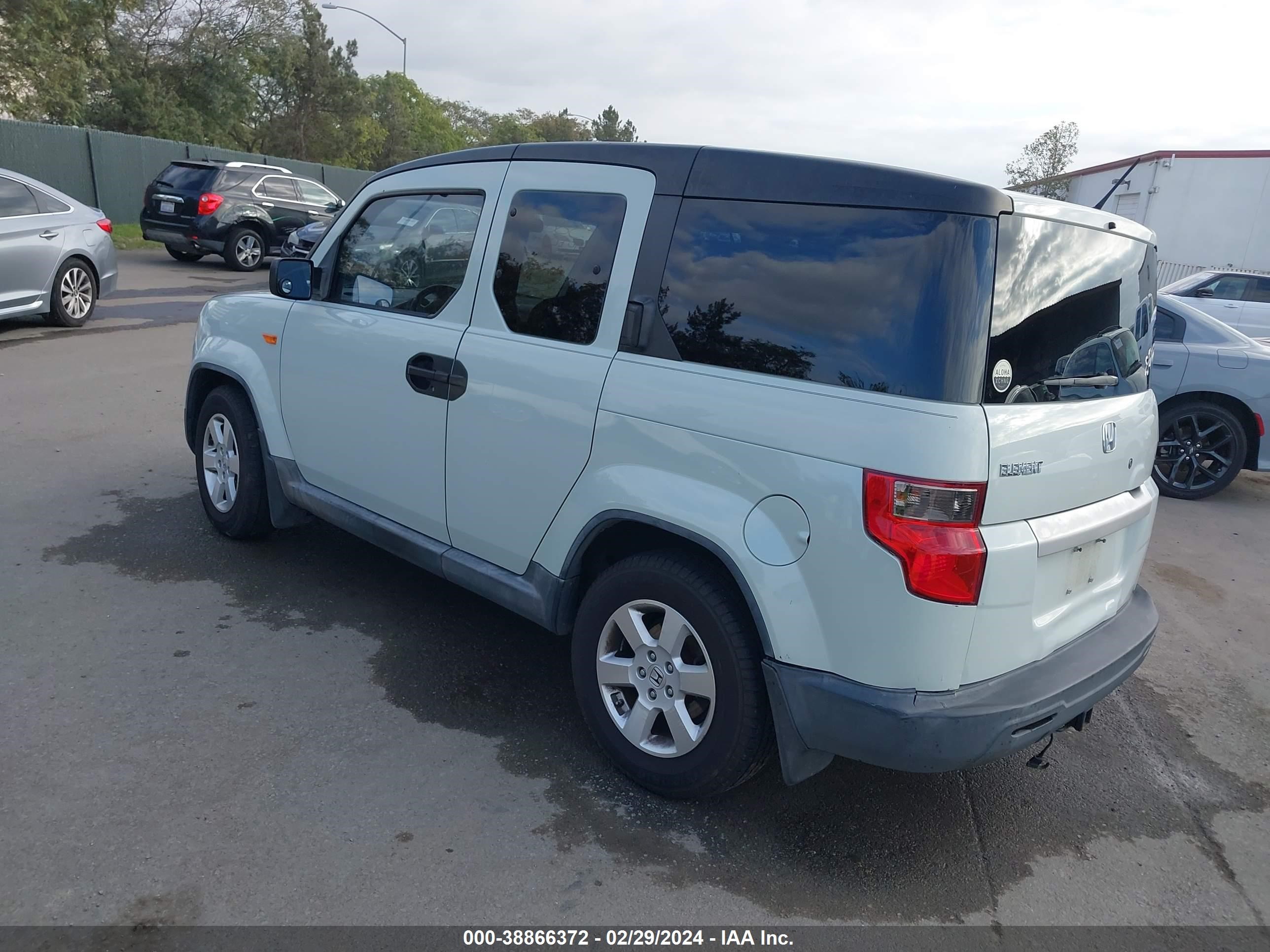 Photo 2 VIN: 5J6YH1H76AL003191 - HONDA ELEMENT 