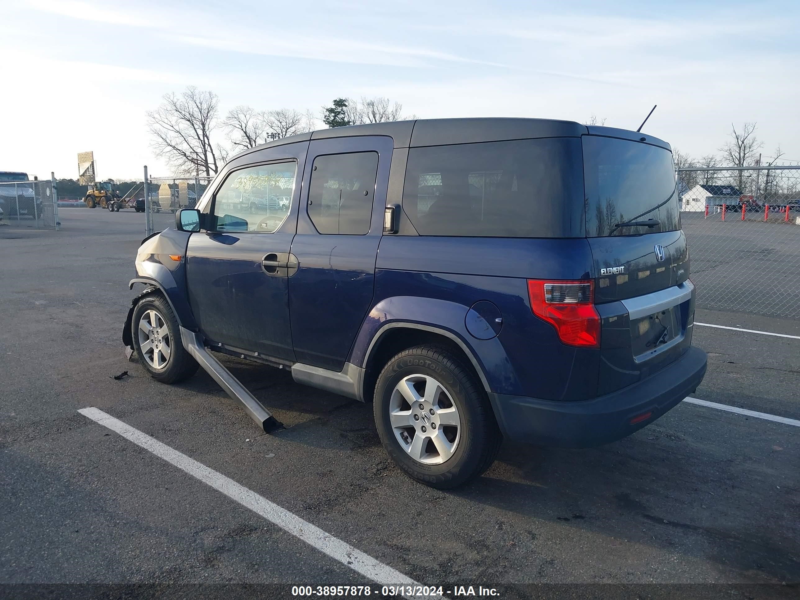 Photo 2 VIN: 5J6YH1H78AL000891 - HONDA ELEMENT 