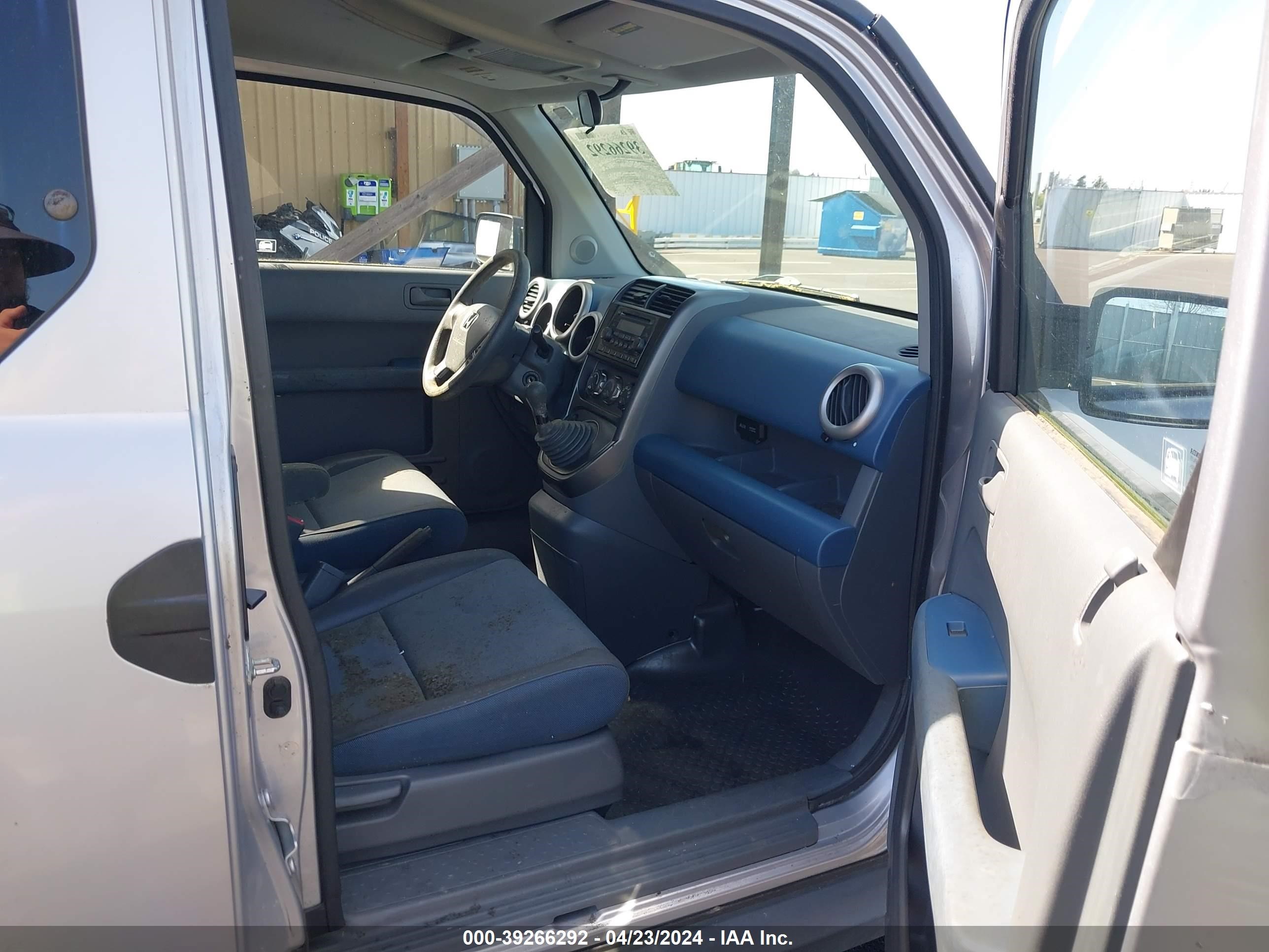 Photo 4 VIN: 5J6YH27635L021734 - HONDA ELEMENT 