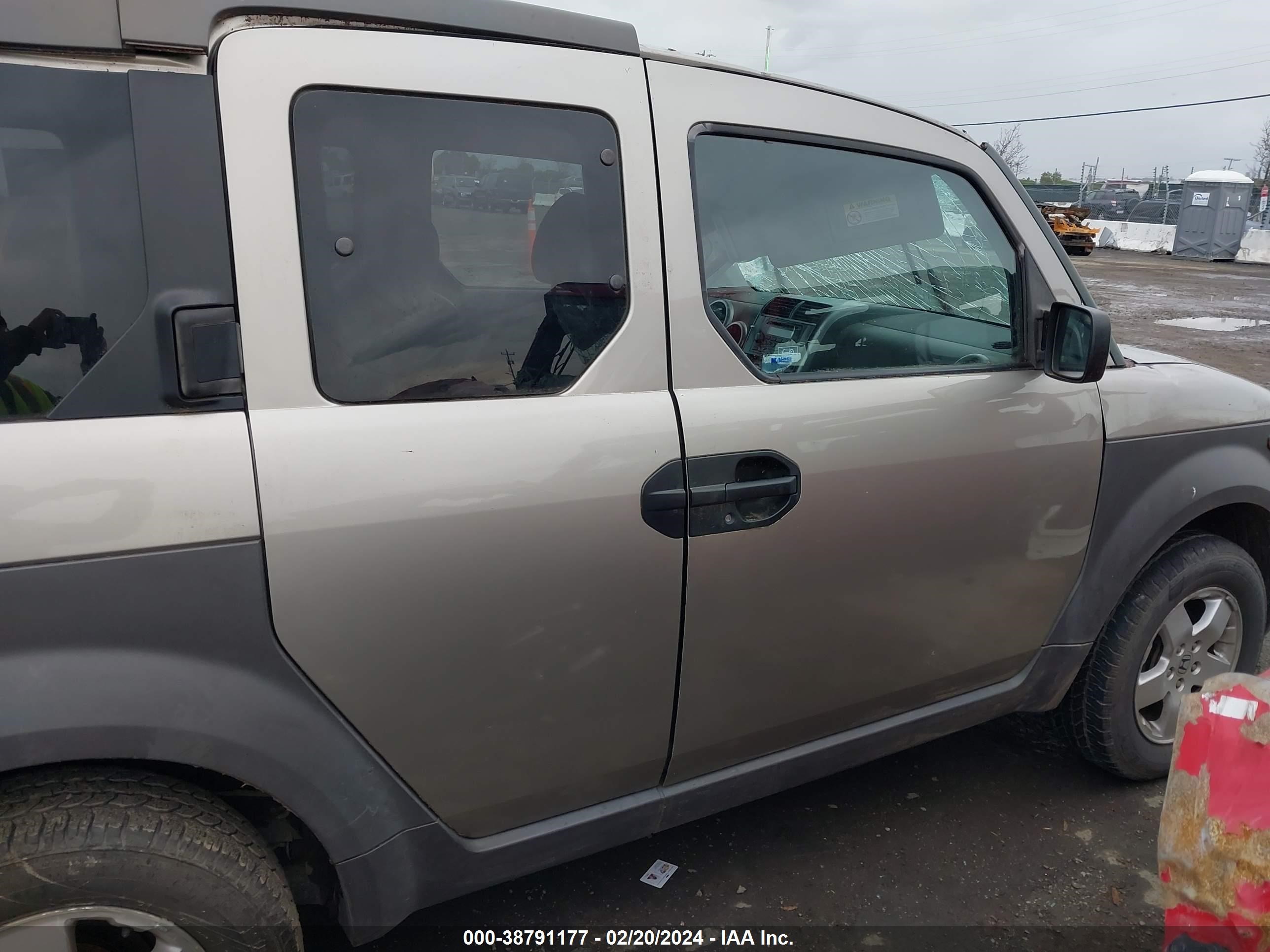 Photo 12 VIN: 5J6YH285X3L041515 - HONDA ELEMENT 