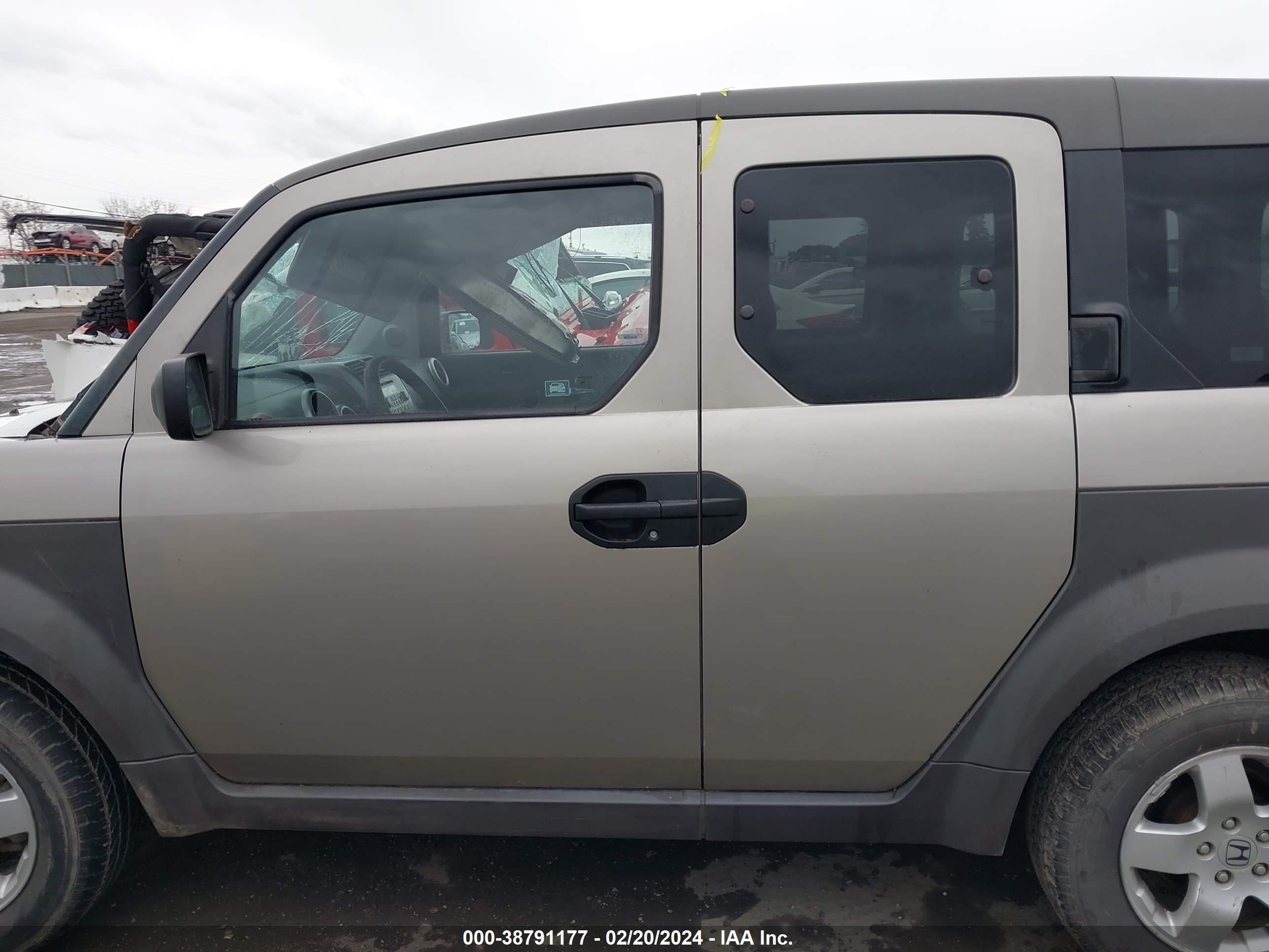 Photo 13 VIN: 5J6YH285X3L041515 - HONDA ELEMENT 