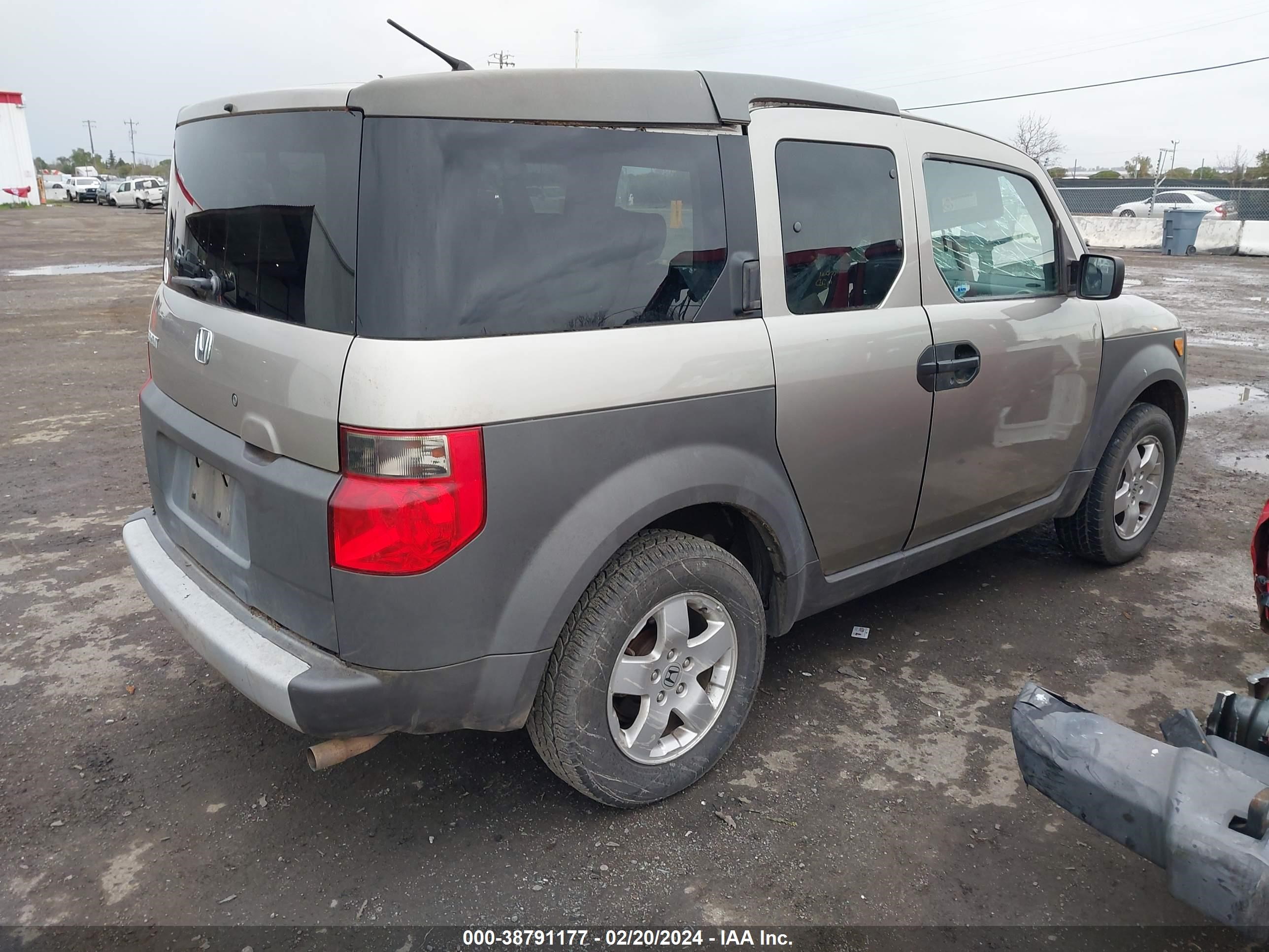 Photo 3 VIN: 5J6YH285X3L041515 - HONDA ELEMENT 