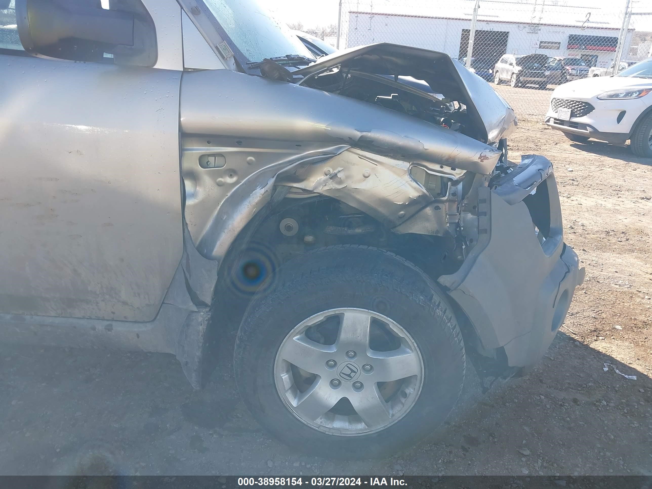 Photo 11 VIN: 5J6YH28604L009313 - HONDA ELEMENT 