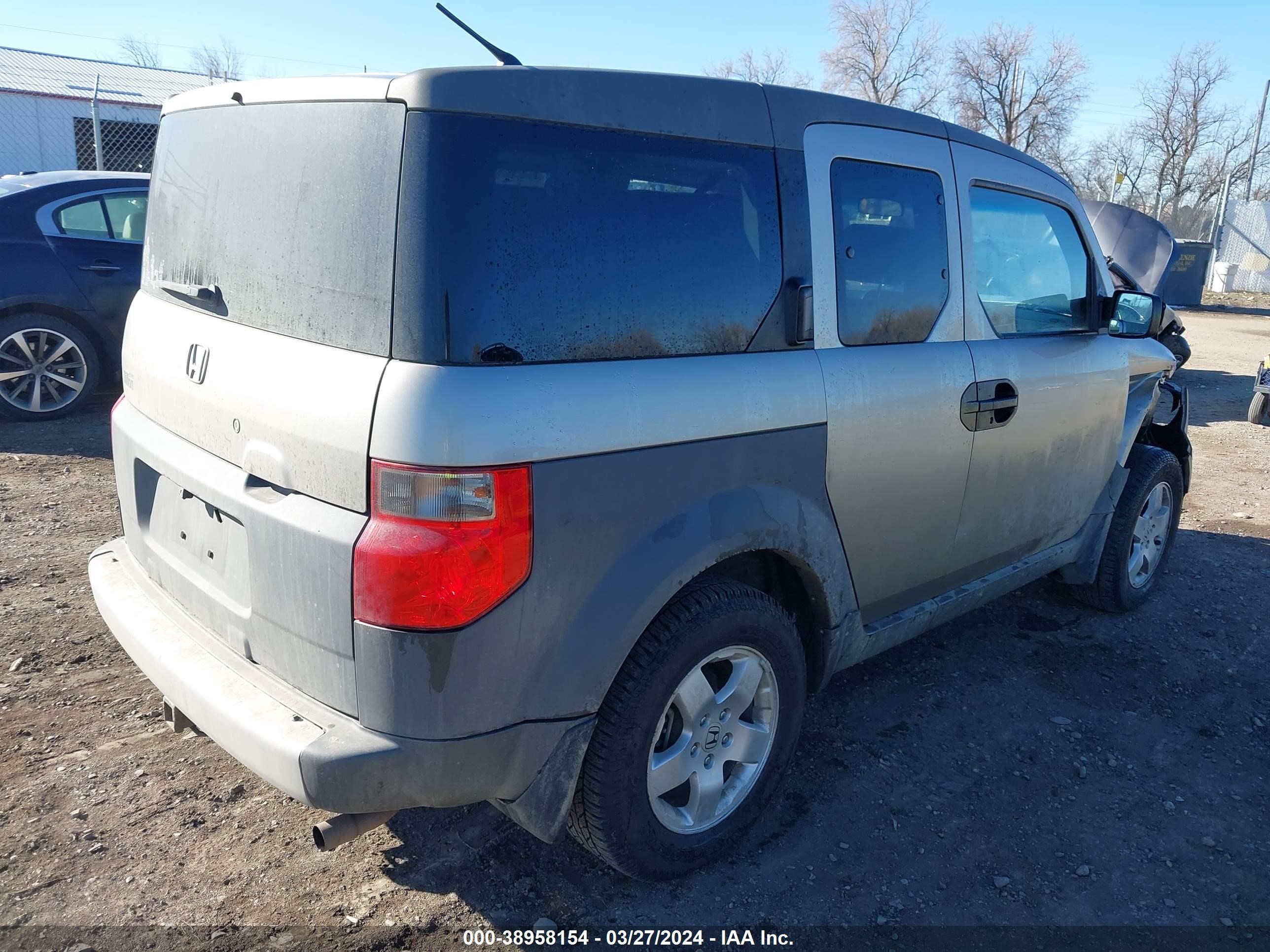 Photo 3 VIN: 5J6YH28604L009313 - HONDA ELEMENT 