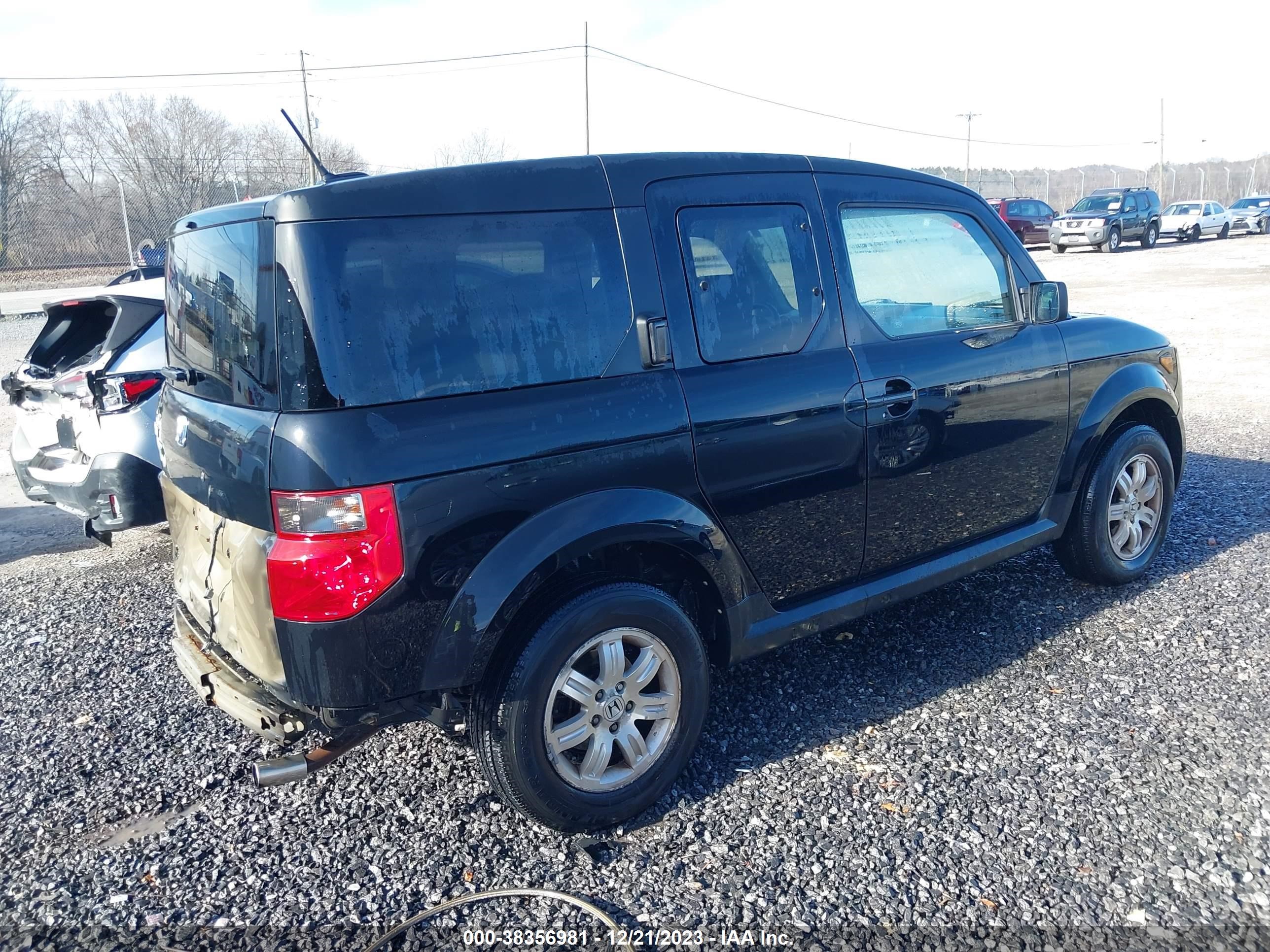 Photo 3 VIN: 5J6YH28788L014841 - HONDA ELEMENT 