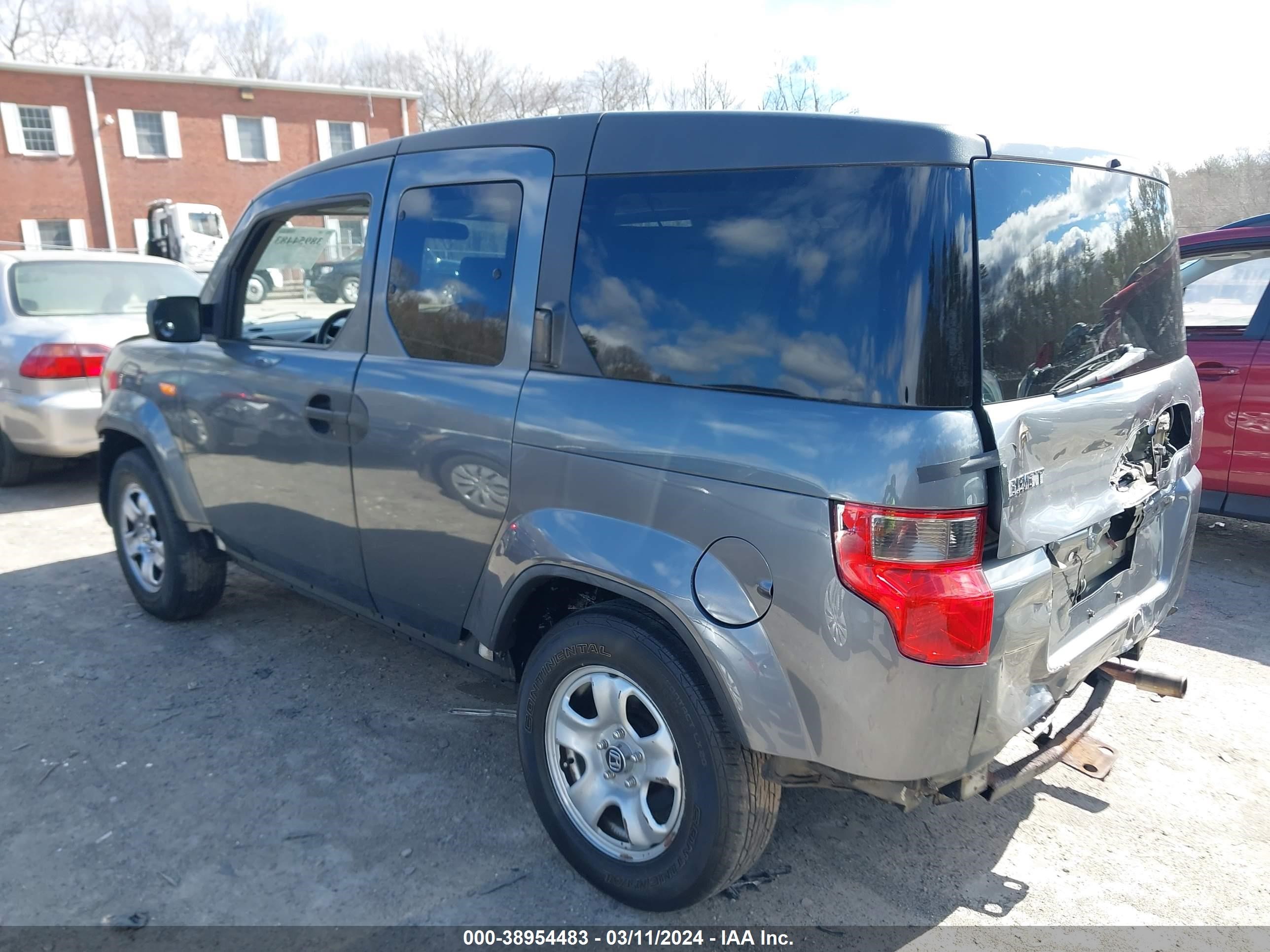 Photo 2 VIN: 5J6YH2H75AL006945 - HONDA ELEMENT 