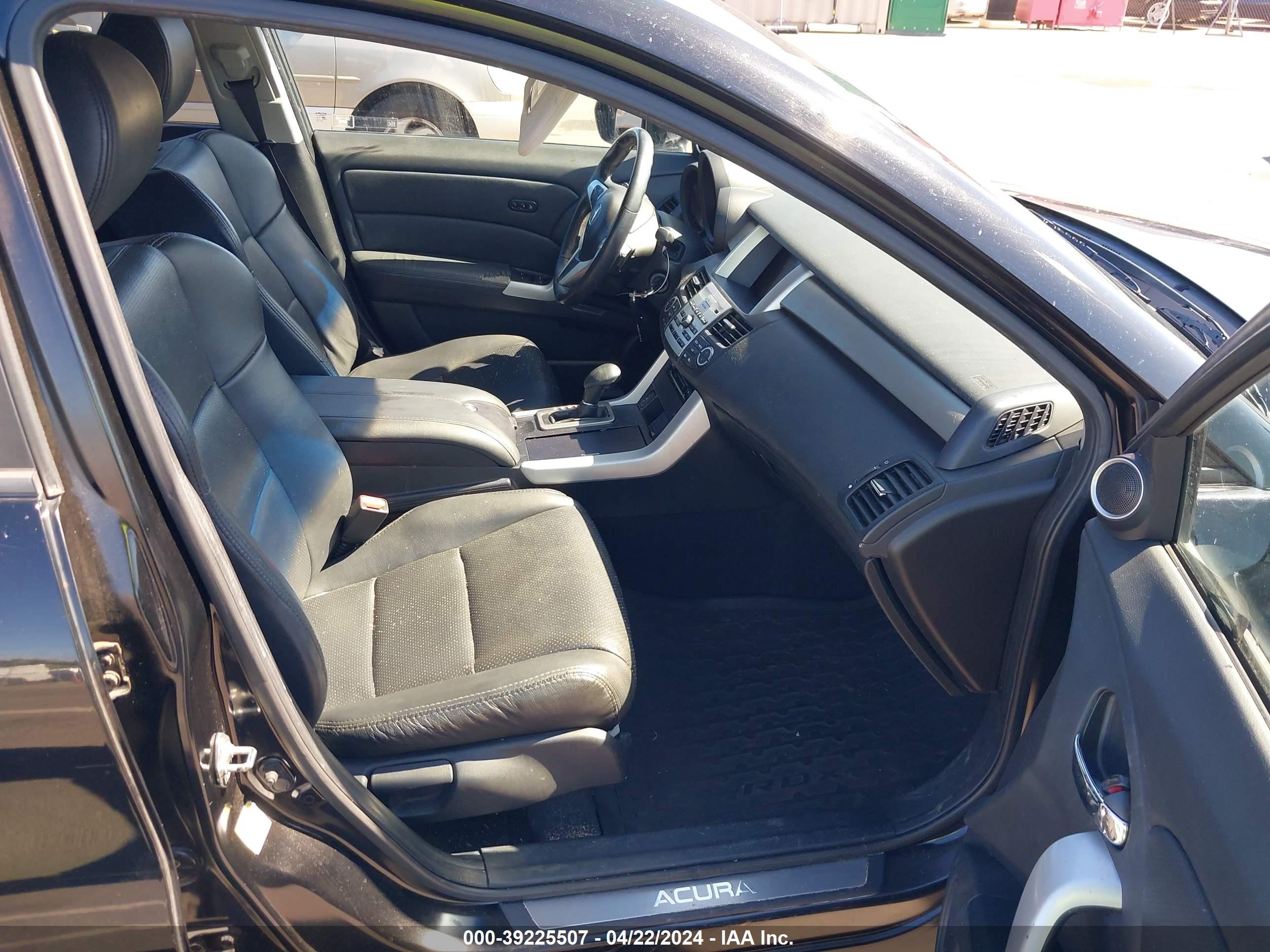 Photo 4 VIN: 5J8TB18298A018037 - ACURA RDX 