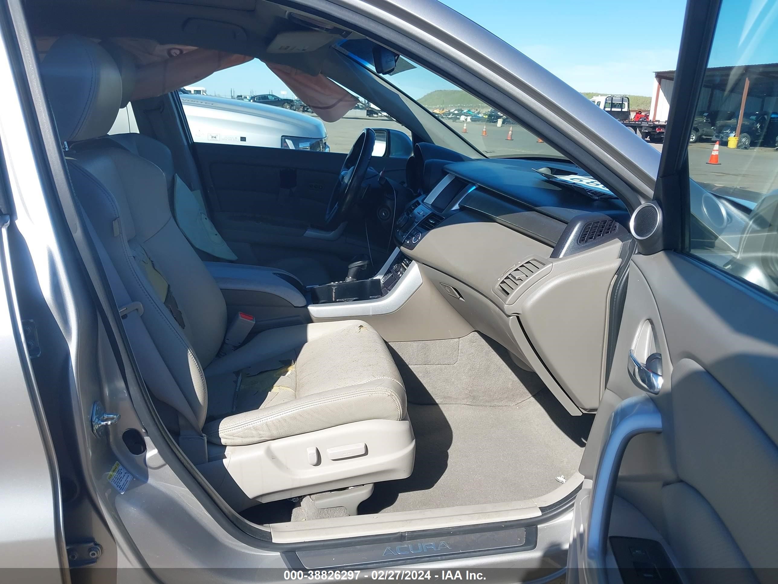 Photo 4 VIN: 5J8TB18539A005263 - ACURA RDX 