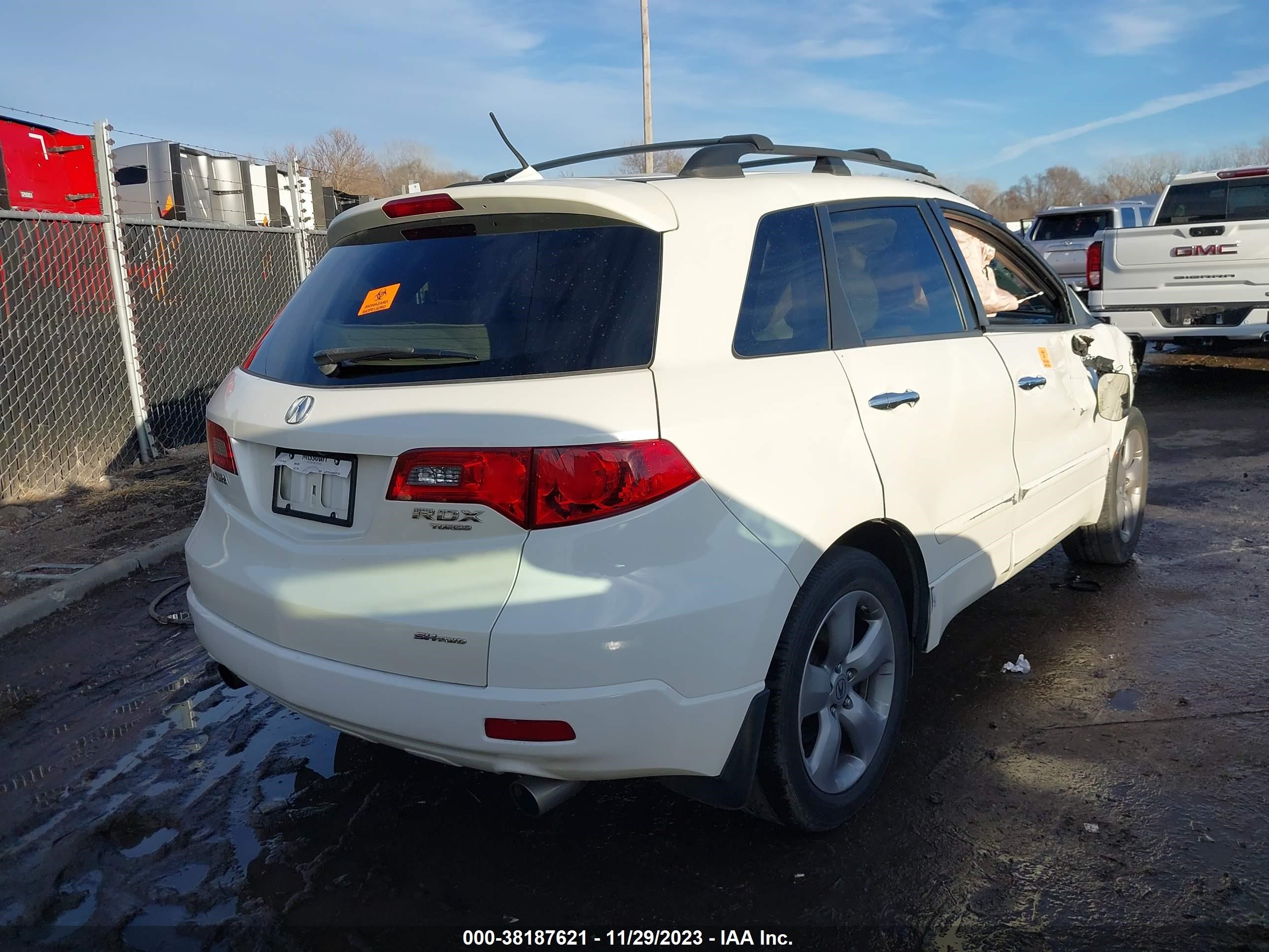 Photo 3 VIN: 5J8TB18558A010740 - ACURA RDX 