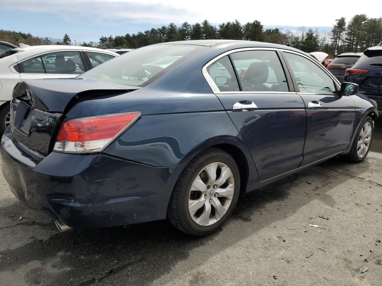 Photo 2 VIN: 5KBCP3F71AB017747 - HONDA ACCORD 