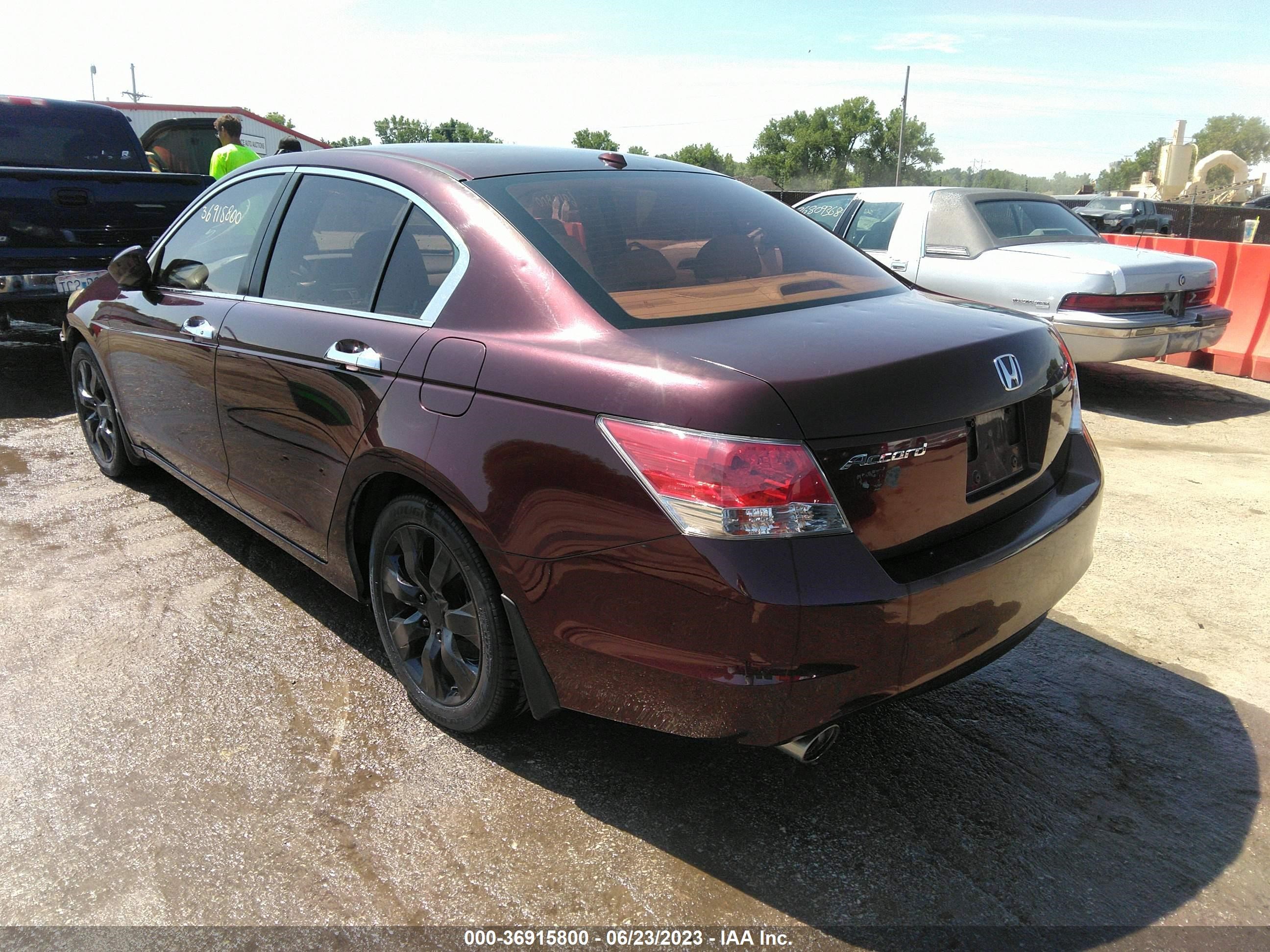 Photo 2 VIN: 5KBCP3F83AB013238 - HONDA ACCORD 