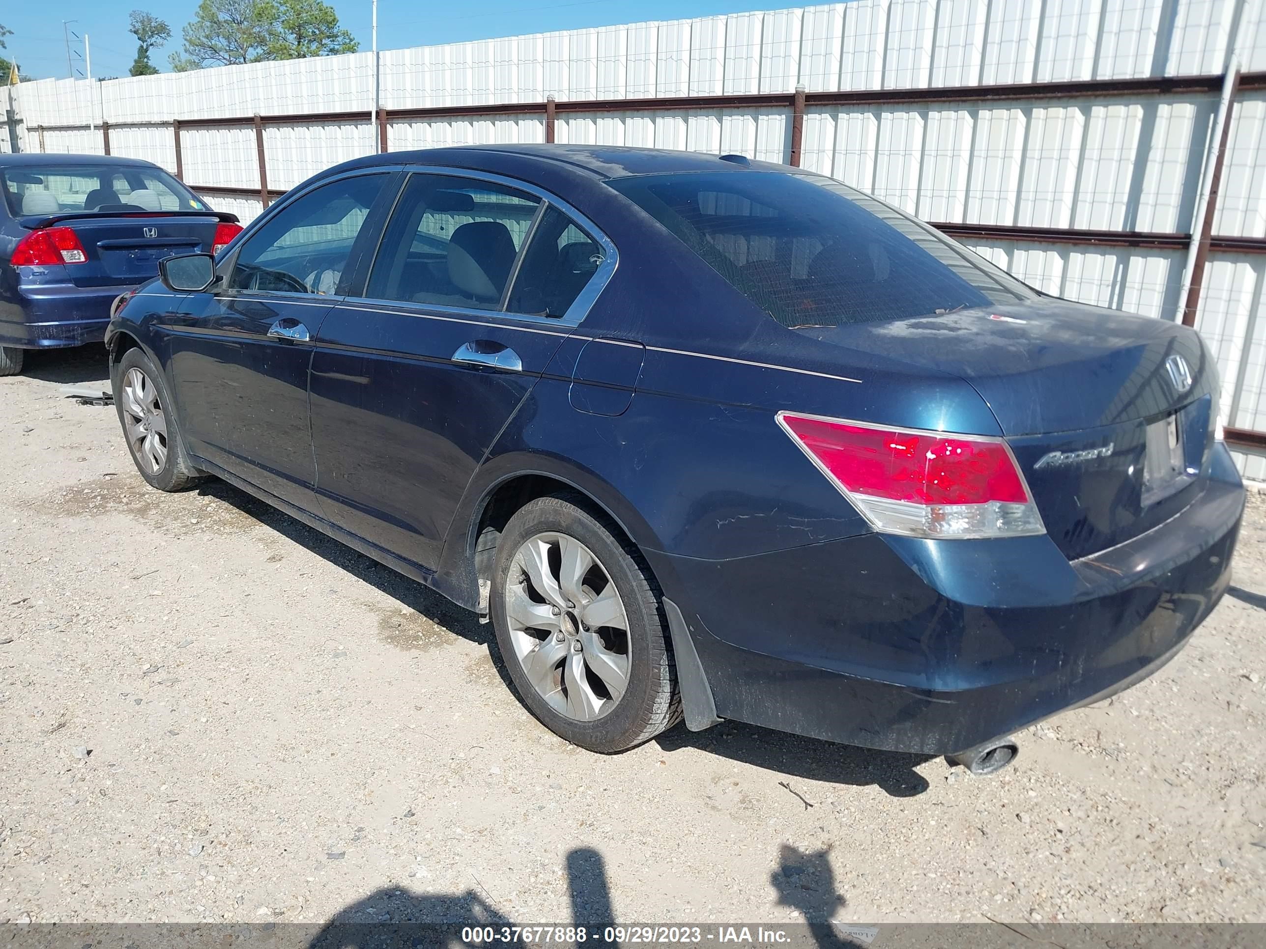 Photo 2 VIN: 5KBCP3F89AB008156 - HONDA ACCORD 