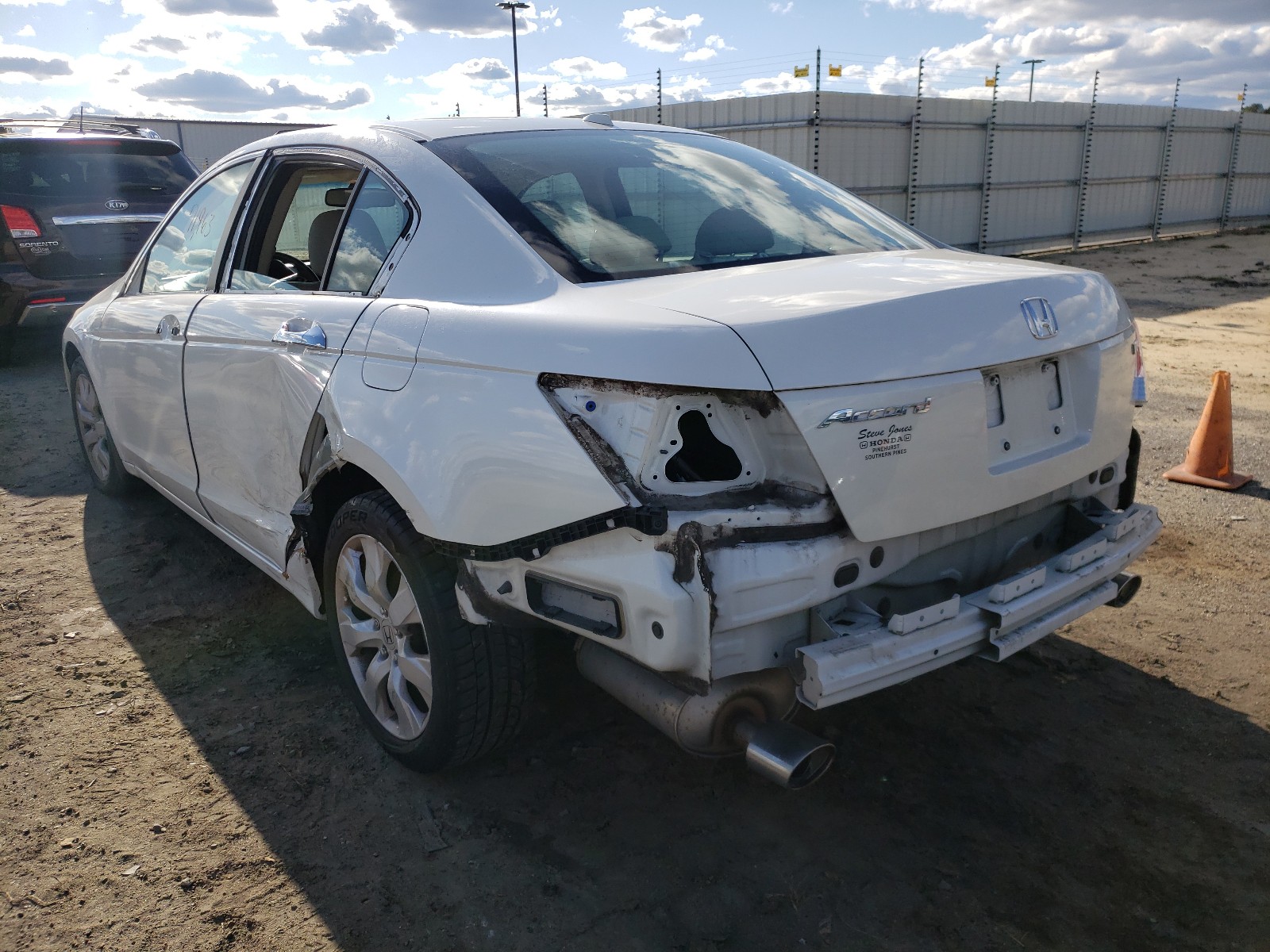 Photo 2 VIN: 5KBCP3F89AB014586 - HONDA ACCORD 