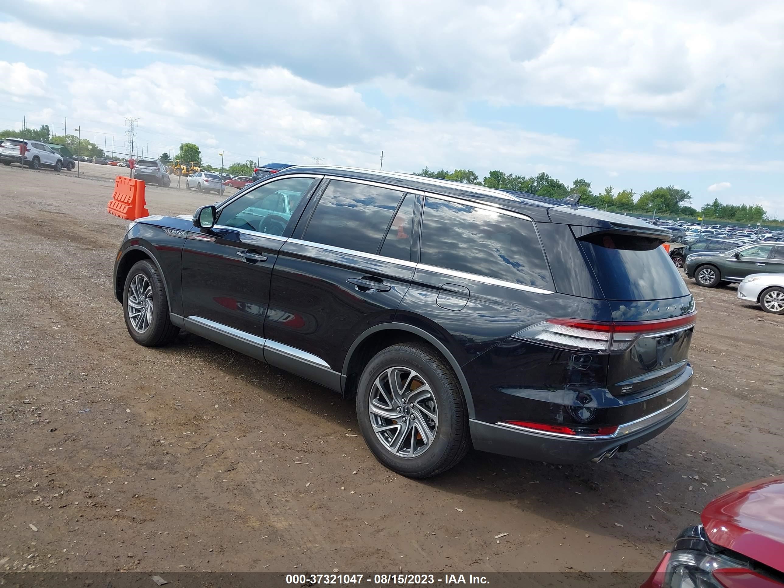 Photo 2 VIN: 5LM5J0XC2PGL08252 - LINCOLN AVIATOR 