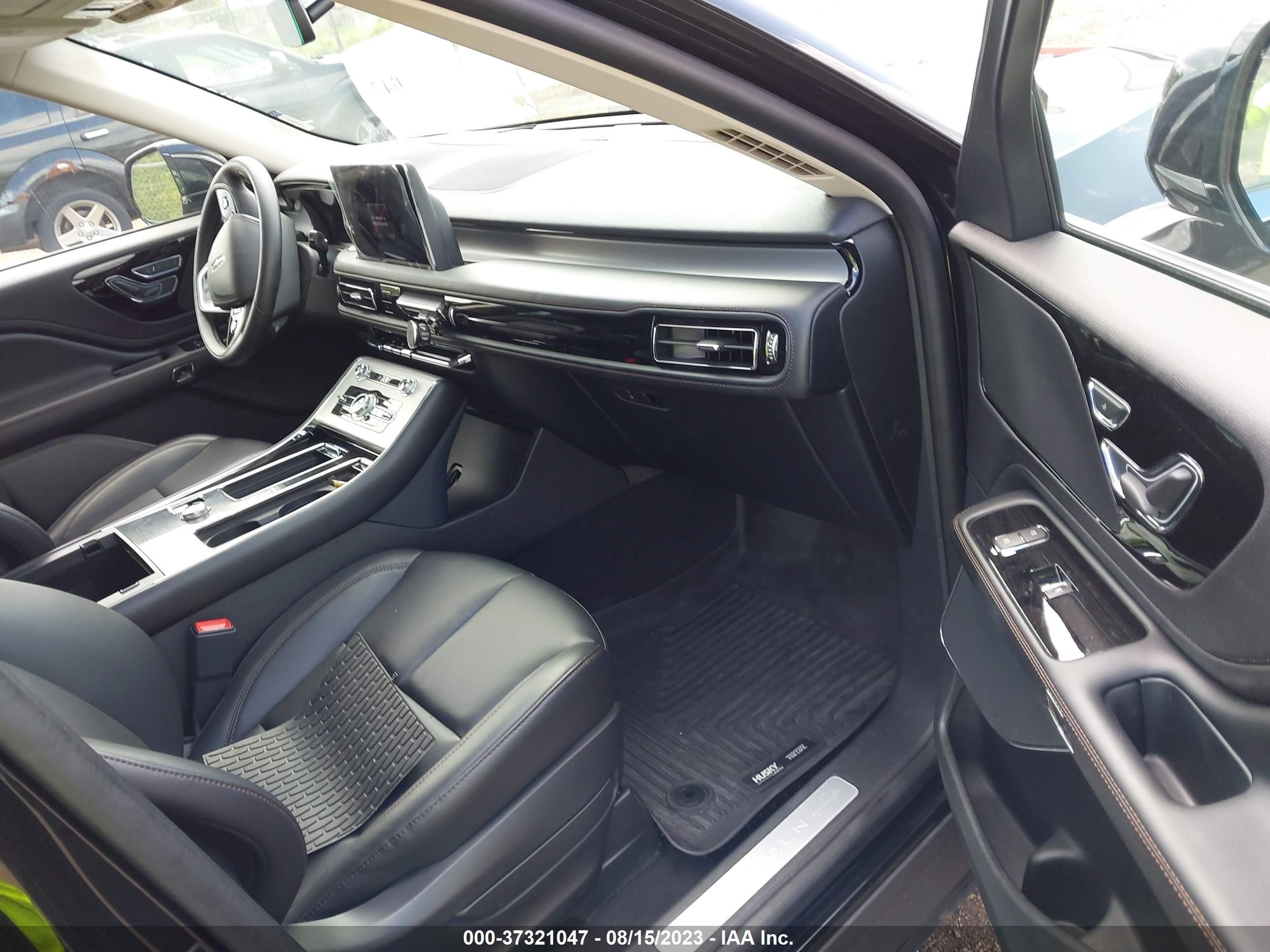 Photo 4 VIN: 5LM5J0XC2PGL08252 - LINCOLN AVIATOR 